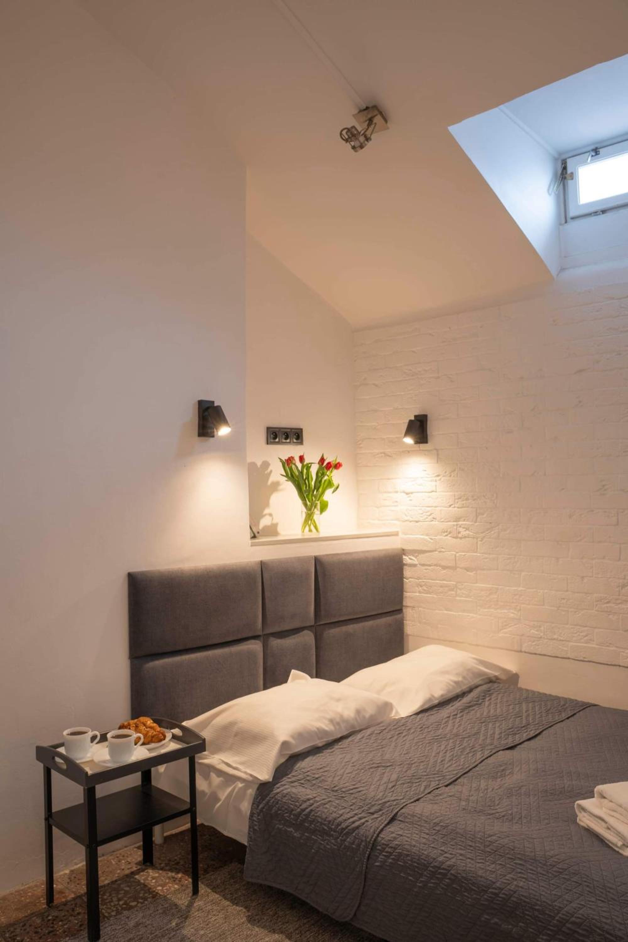 Budget Double Room - Photo 14