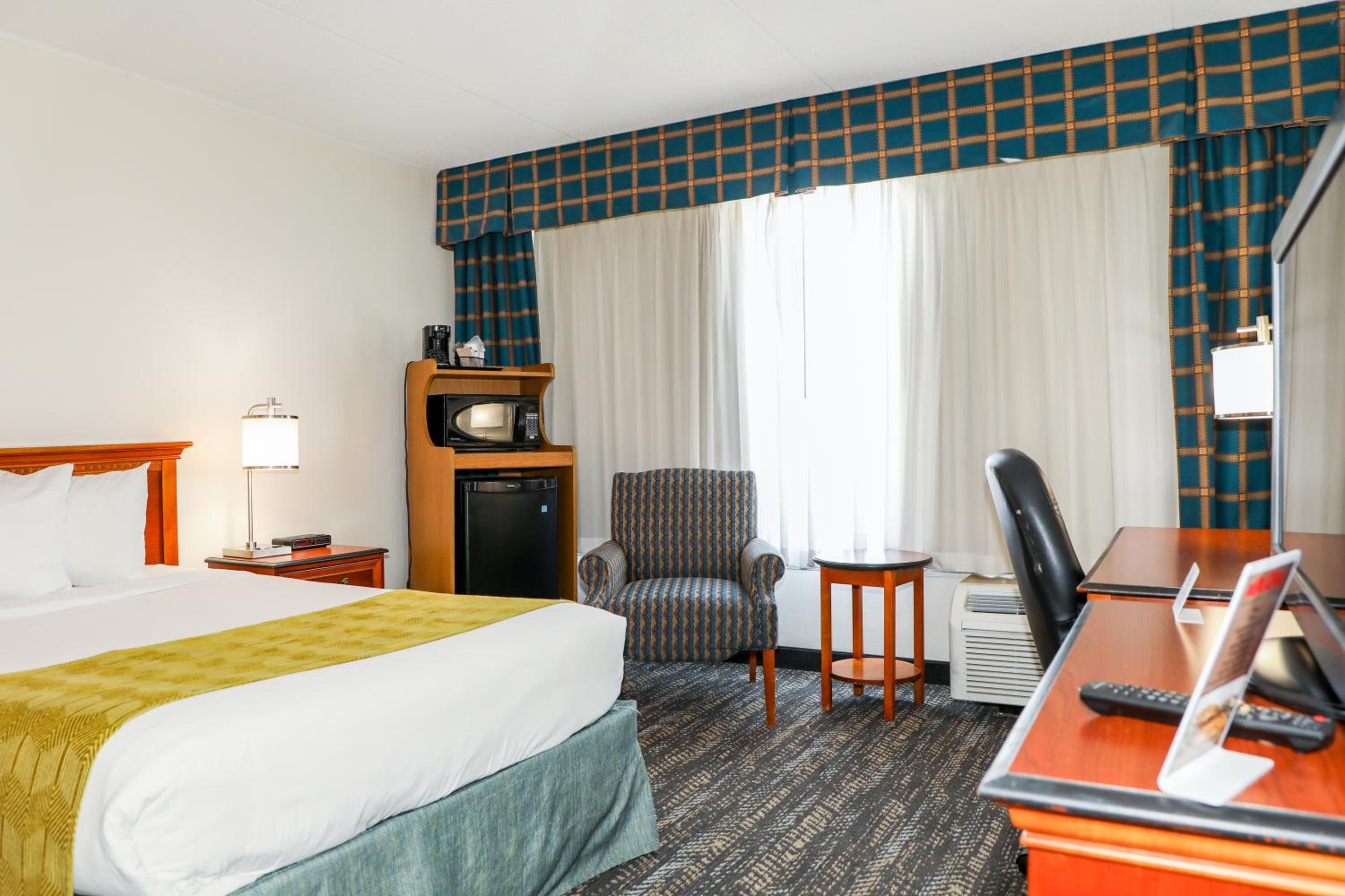 Double Room - Non-Smoking  - Photo 3