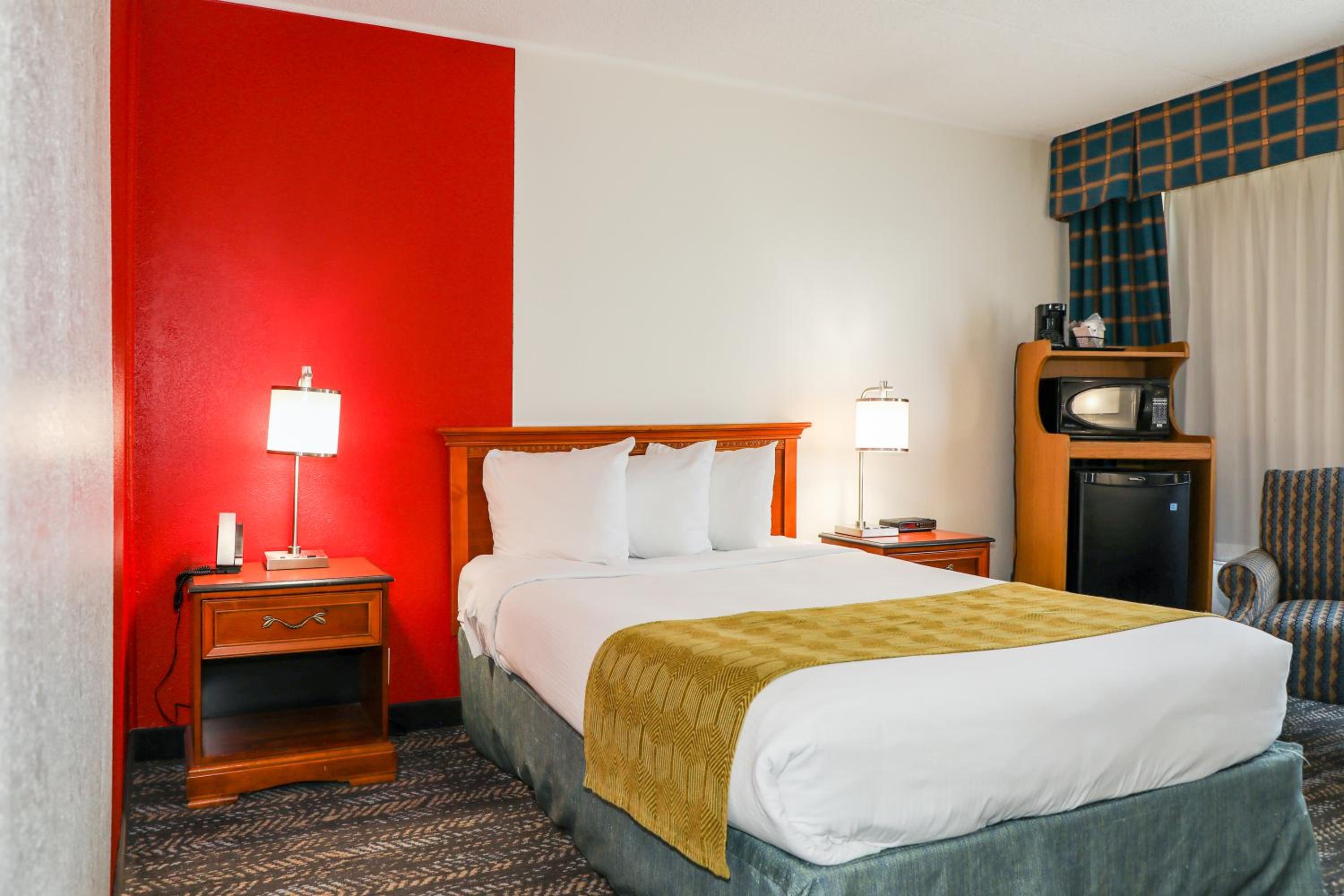 Double Room - Non-Smoking  - Photo 5