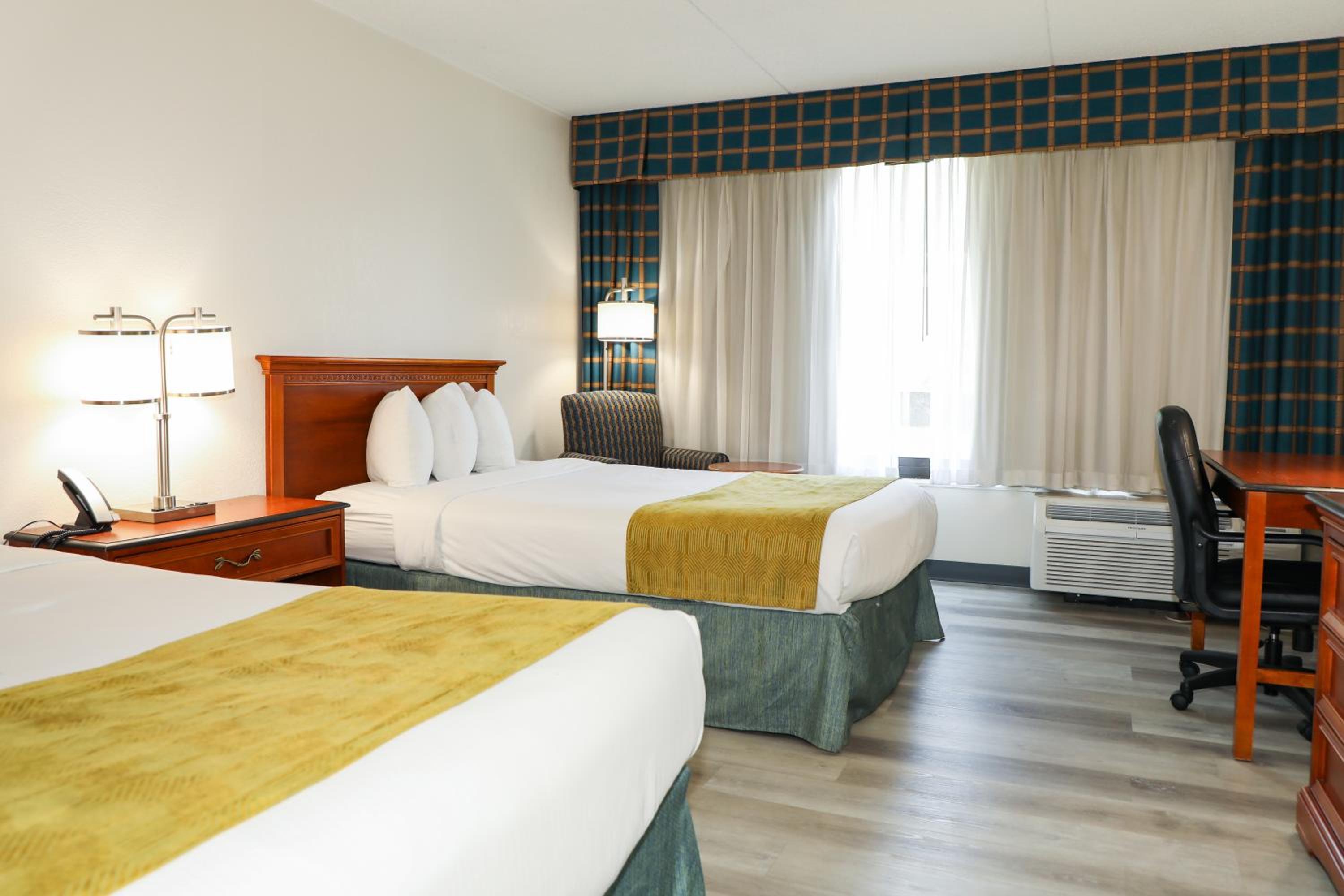 Double Room with Two Double Beds - Non-Smoking - Photo 3