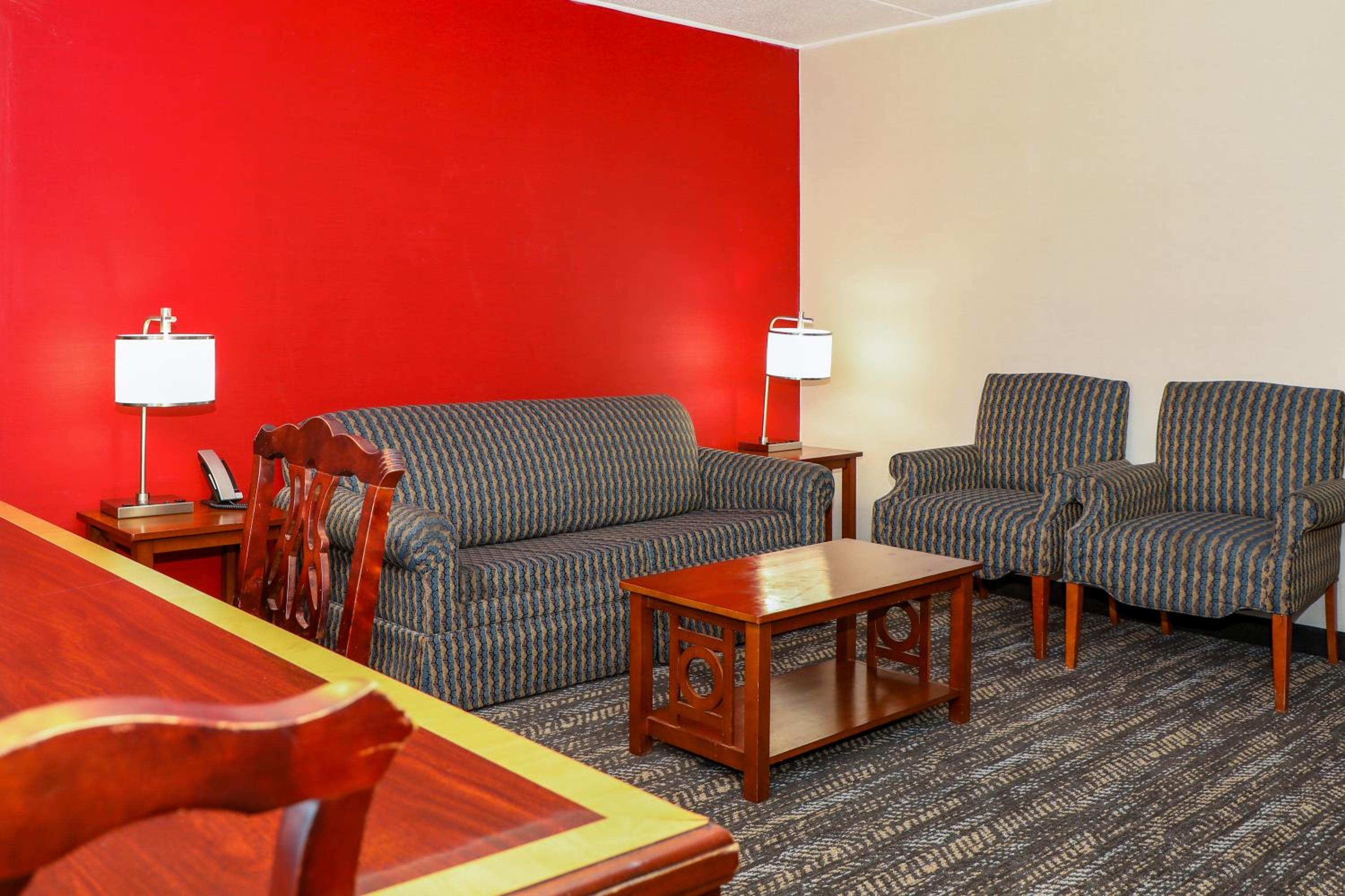 One-Bedroom King Suite - Non-Smoking - Photo 3