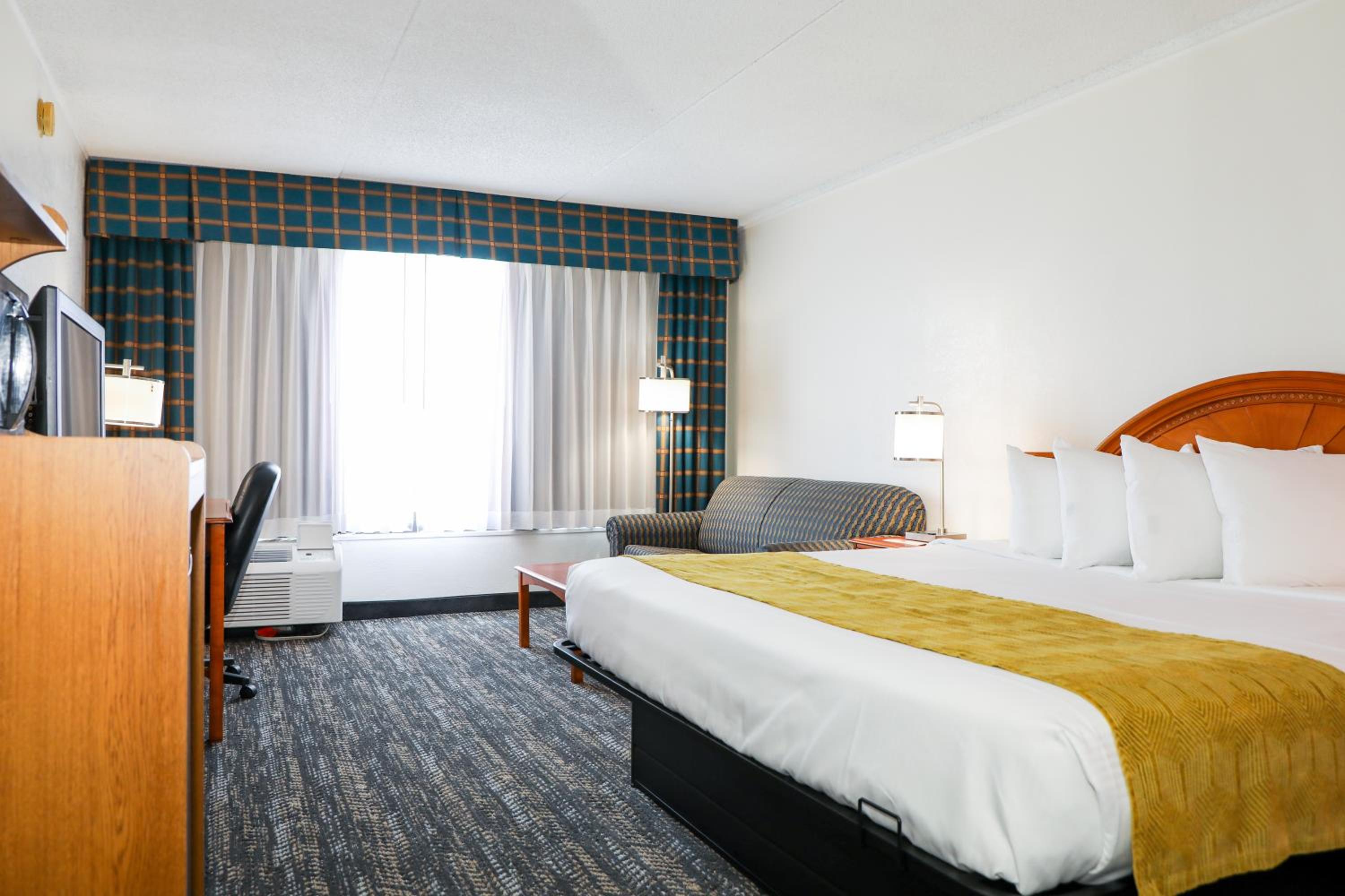 One-Bedroom King Suite - Non-Smoking - Photo 4