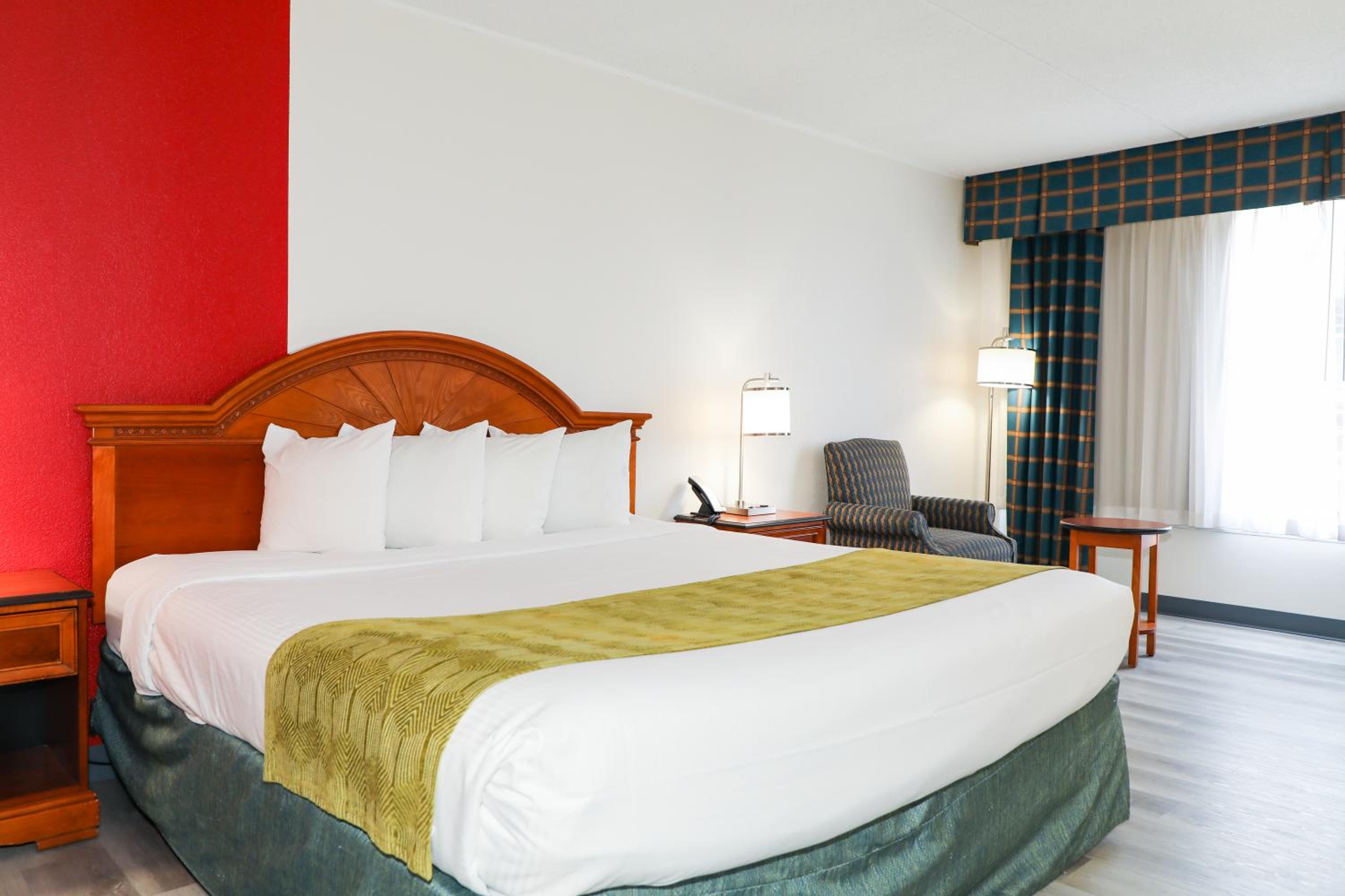 King Room - Non-Smoking - Photo 5