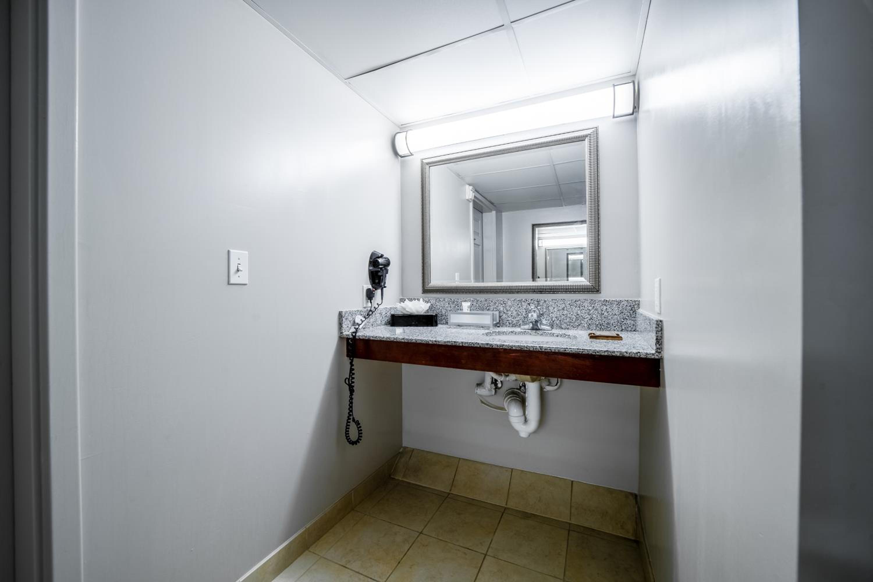 Extended Stay Suite with One King Bed and Pull-out Sofa - Non-Smoking - Photo 2