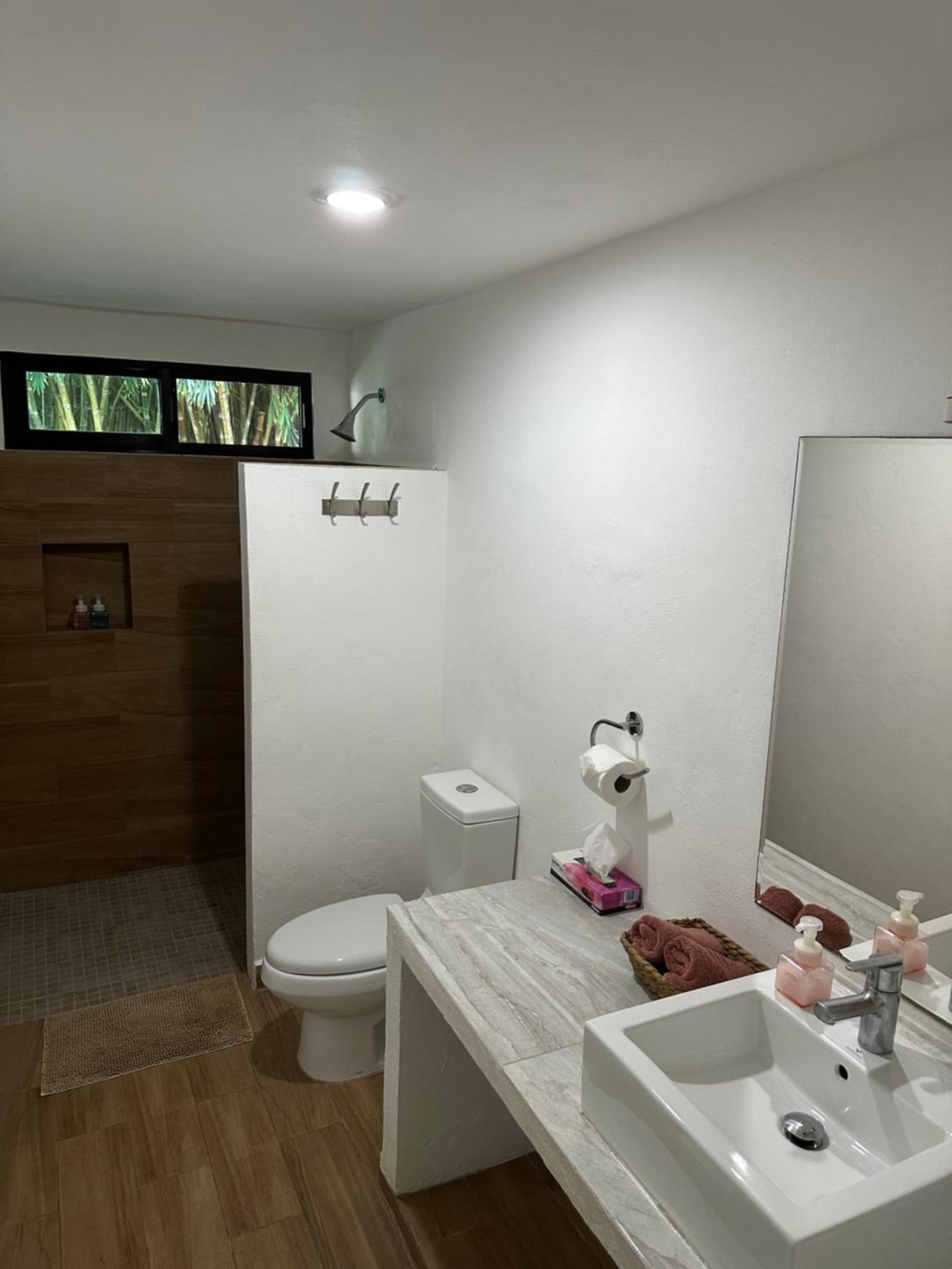 King Room with Lake View - Photo 5