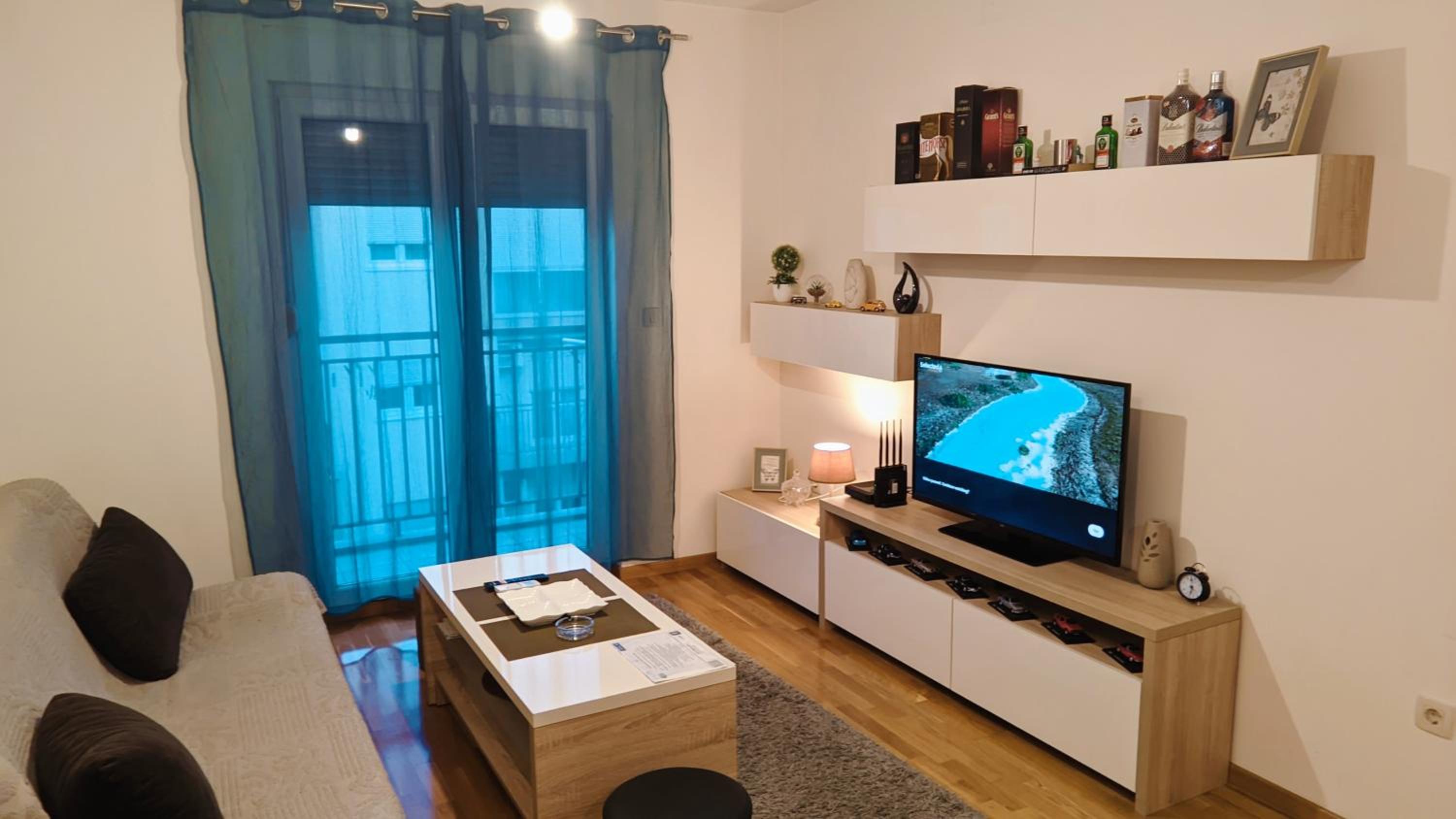One-Bedroom Apartment photo 1