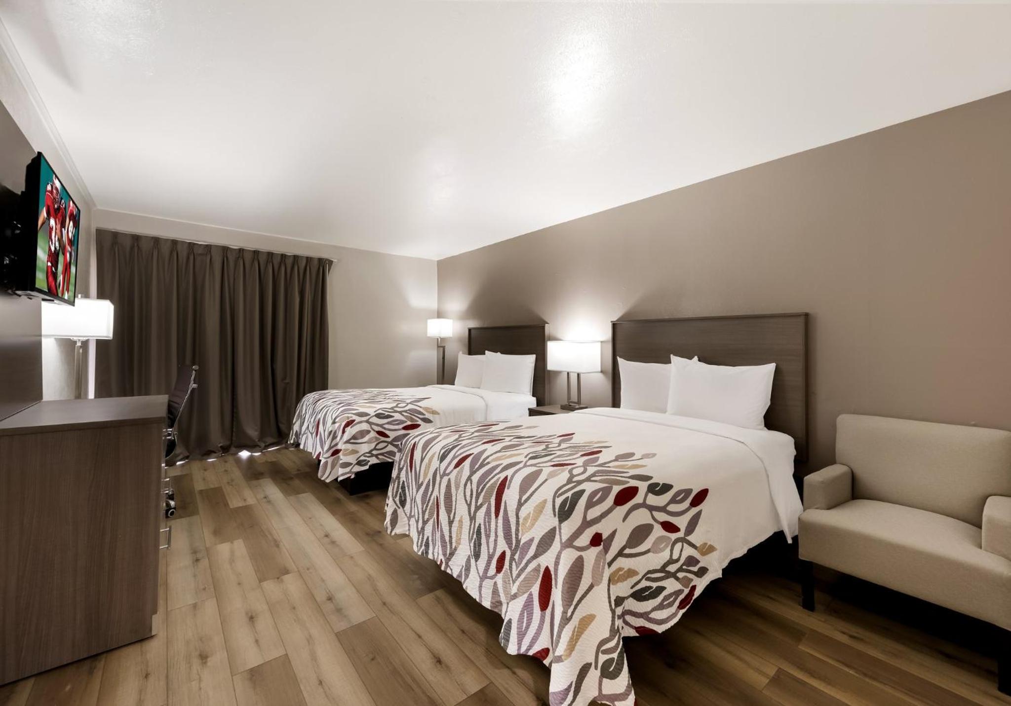 Deluxe Room with Two Double Beds Non-Smoking - Photo 2