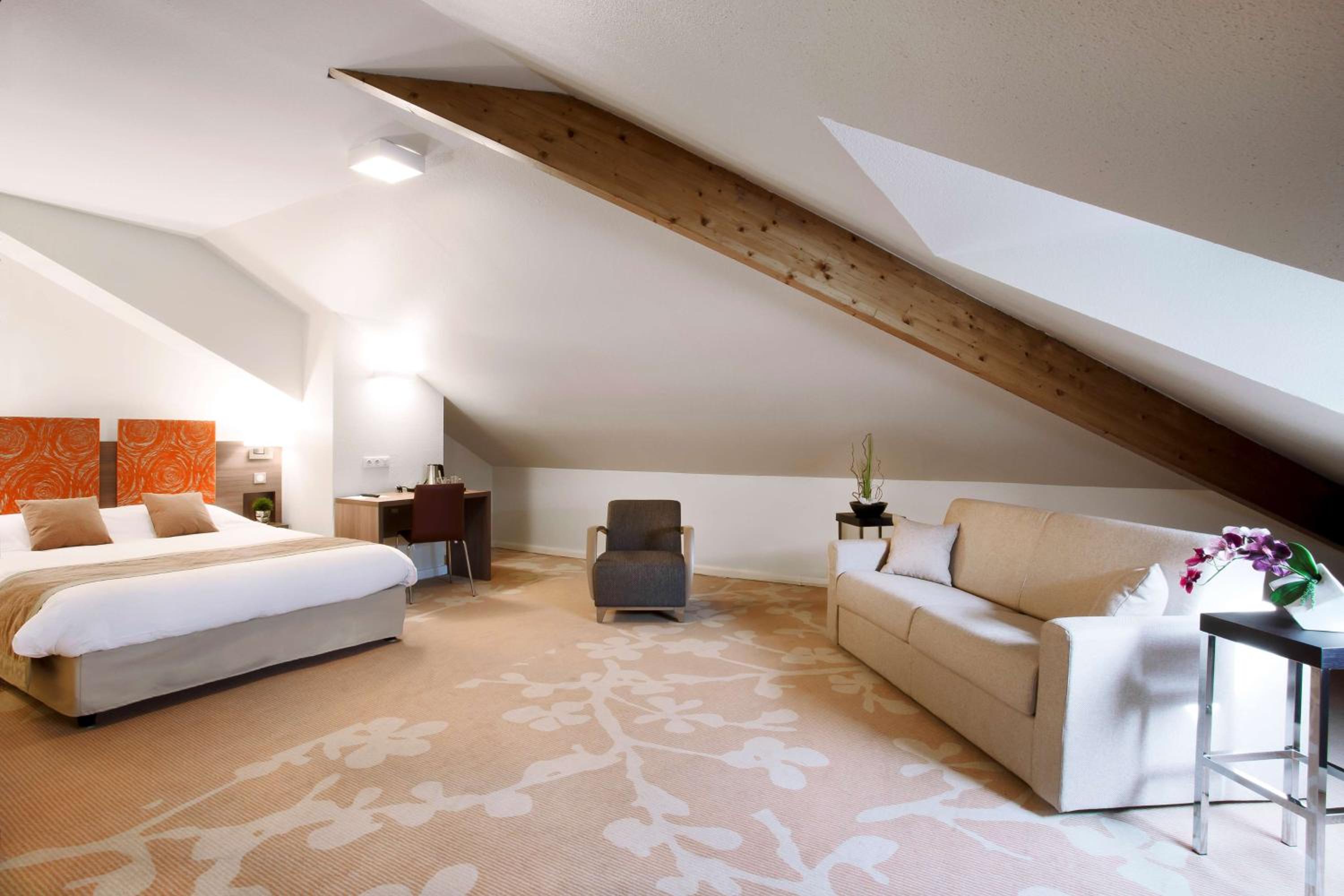 Family Room - Photo 3