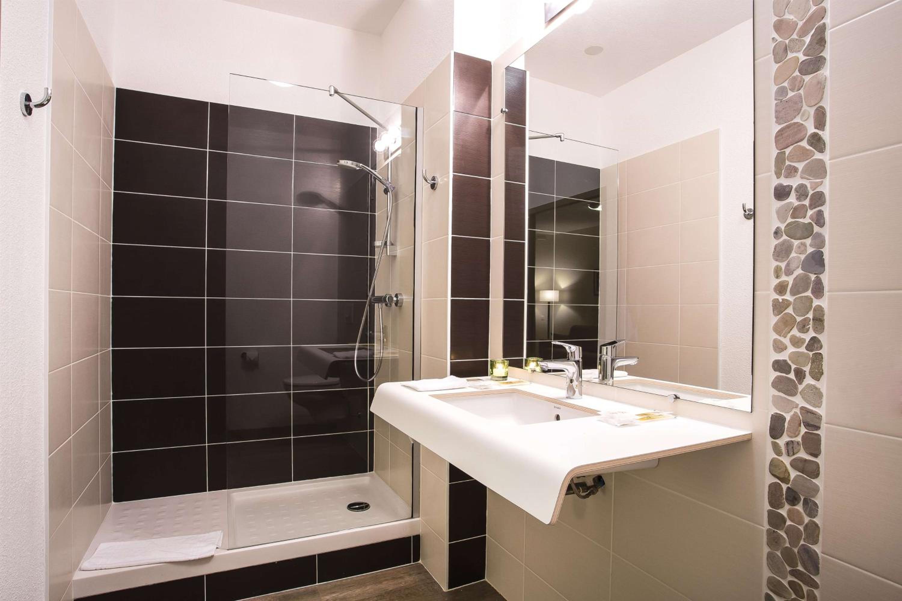 Standard Double Room - Photo 6