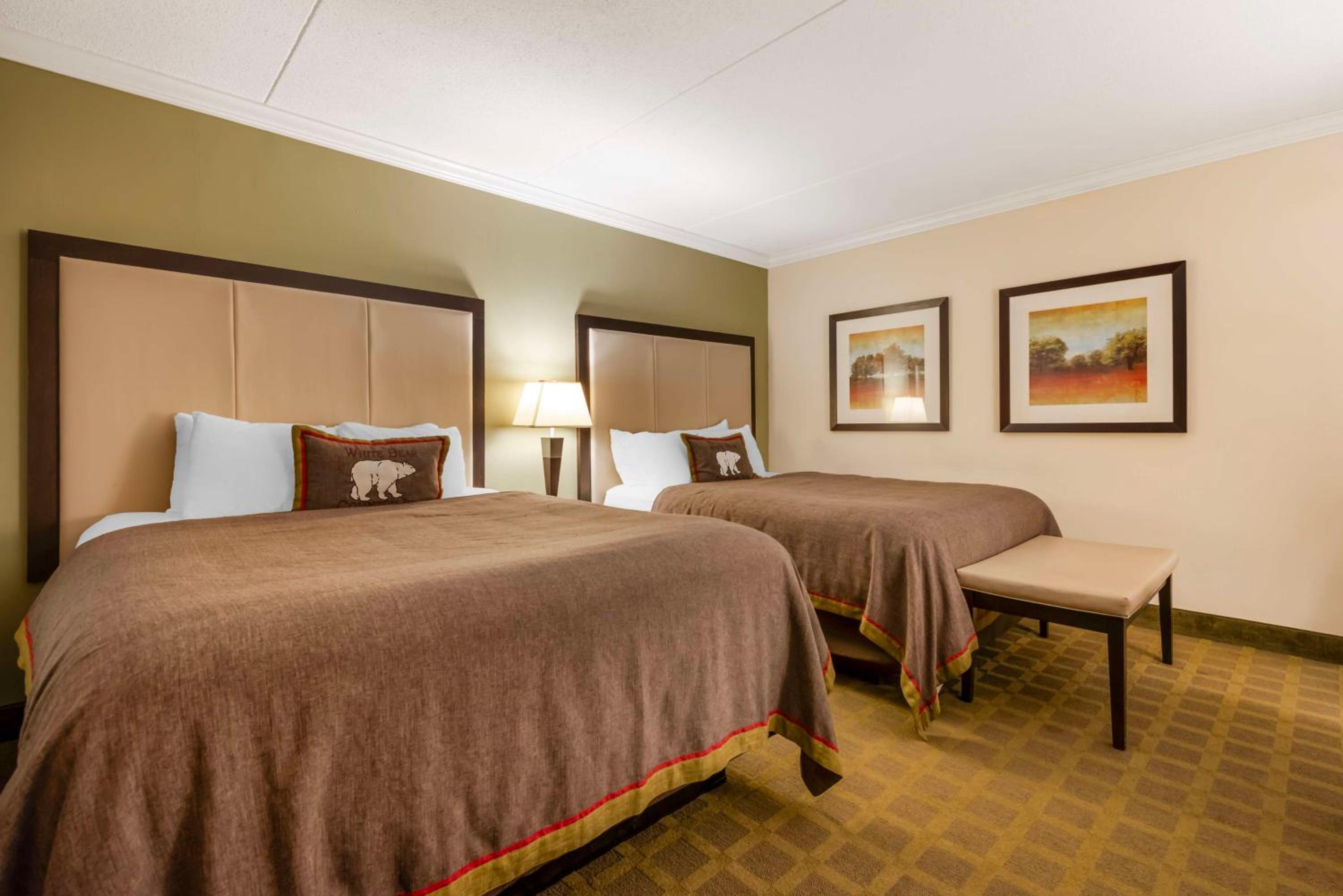 Family Queen Suite with Sofa Bed and Kitchenette - Photo 6