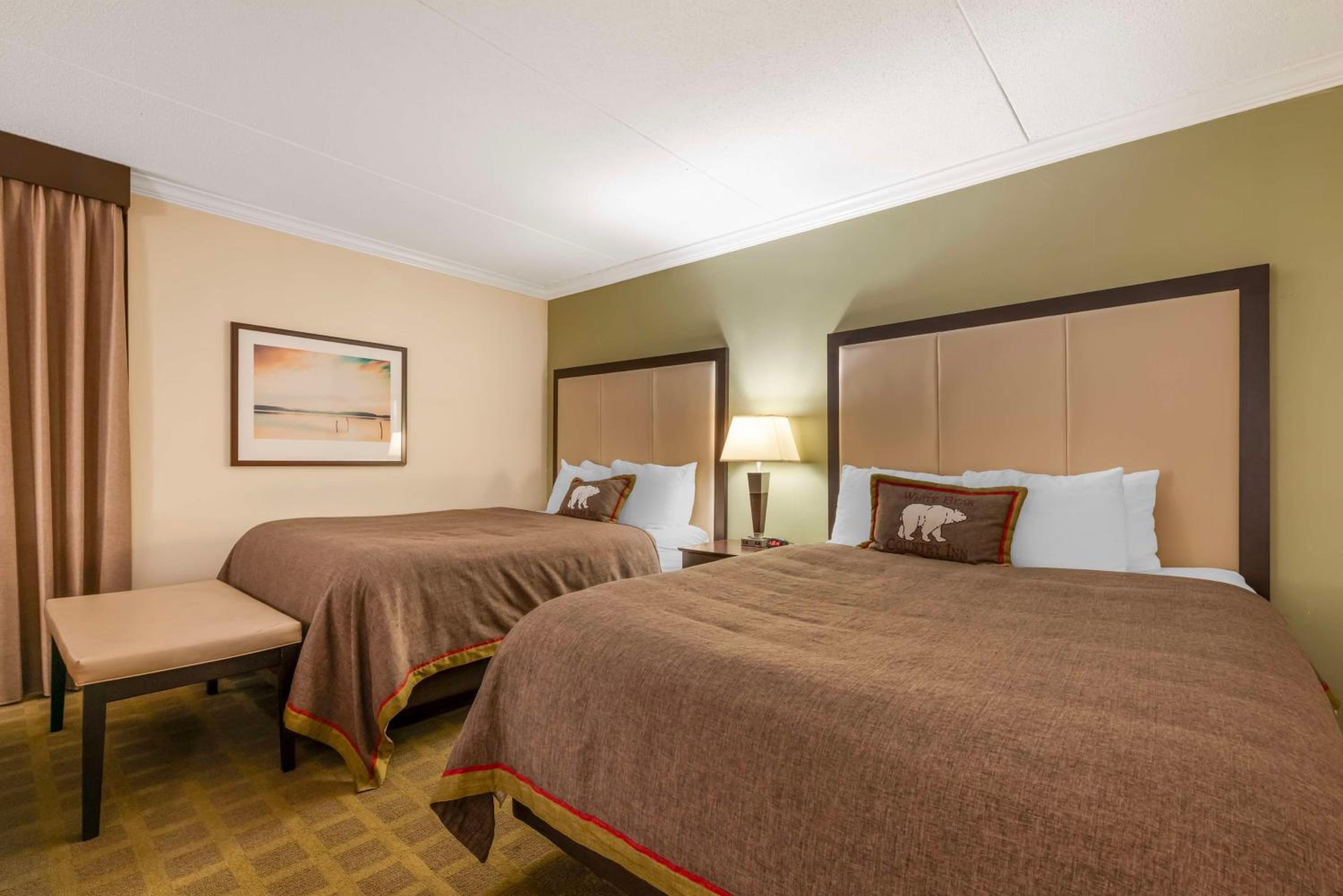 Queen Room with Two Queen Beds - Poolside - Photo 1