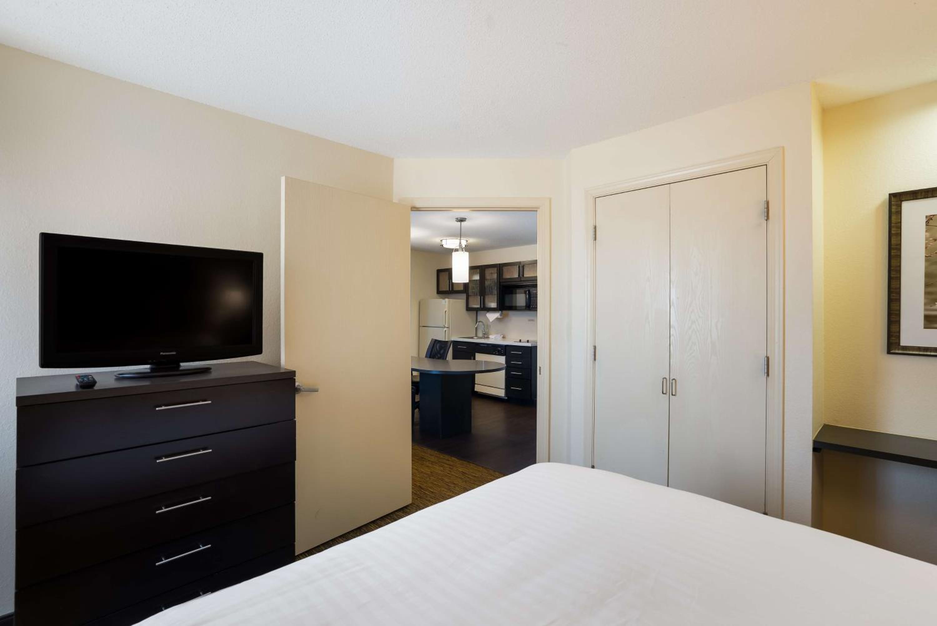One-Bedroom Suite Two Queens - Photo 3