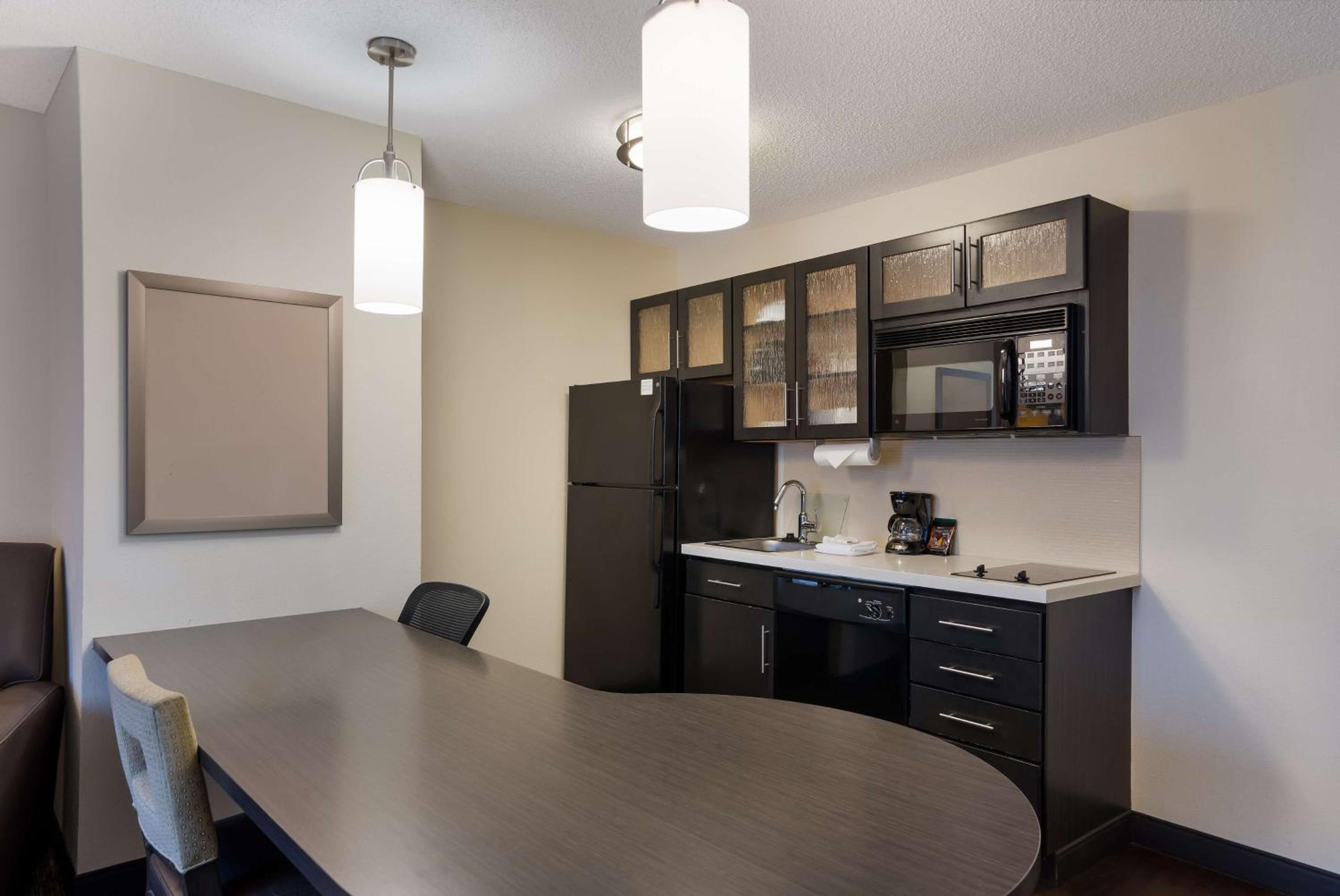 One-Bedroom Queen Suite - Photo 4