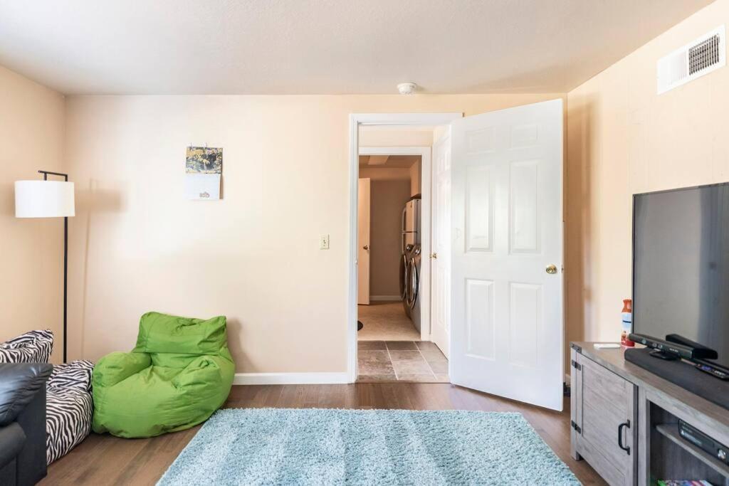 Three-Bedroom House photo 2