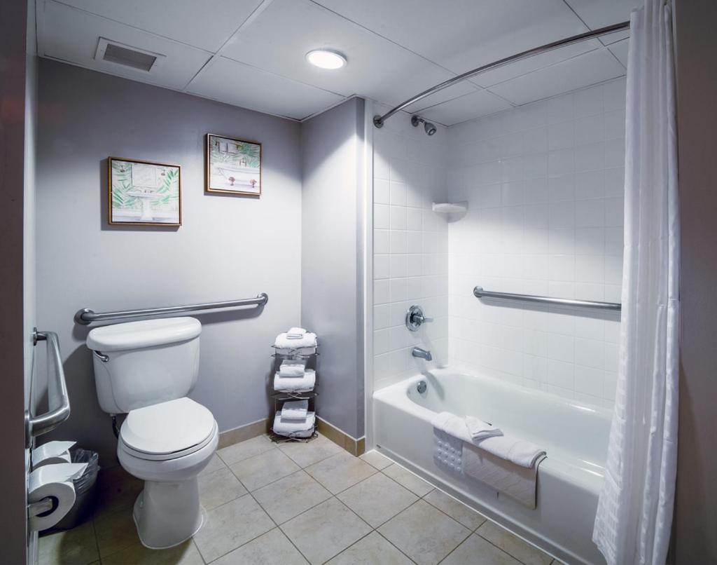 Queen Room with Two Queen Beds - Disability Access - Photo 3