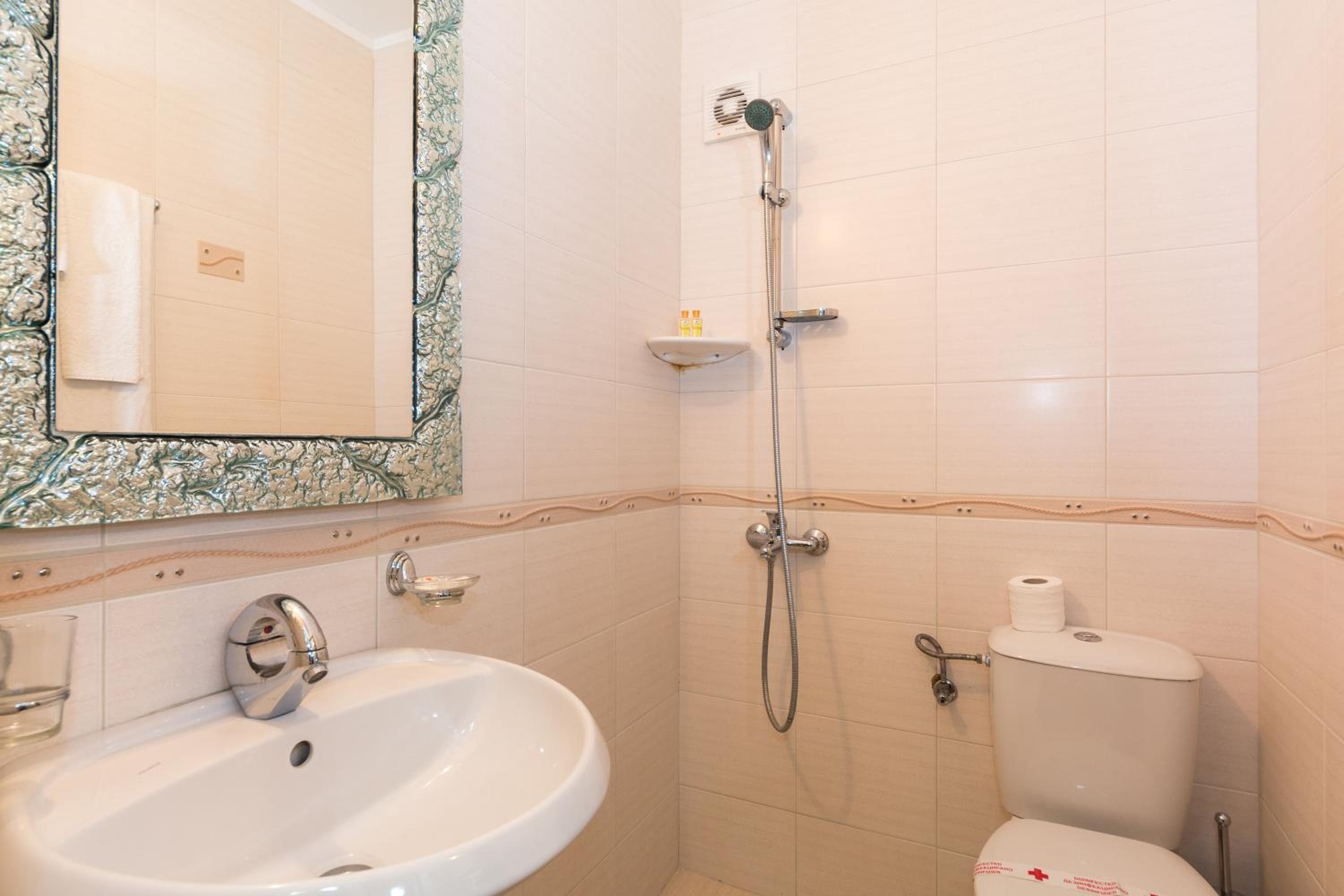 One-Bedroom Suite with Balcony photo 3