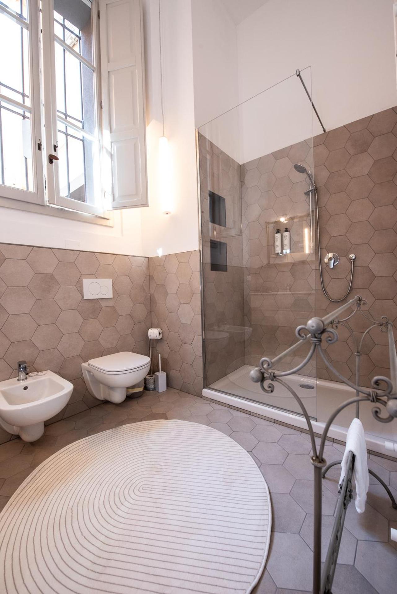 Deluxe Double Room with Shower photo 2