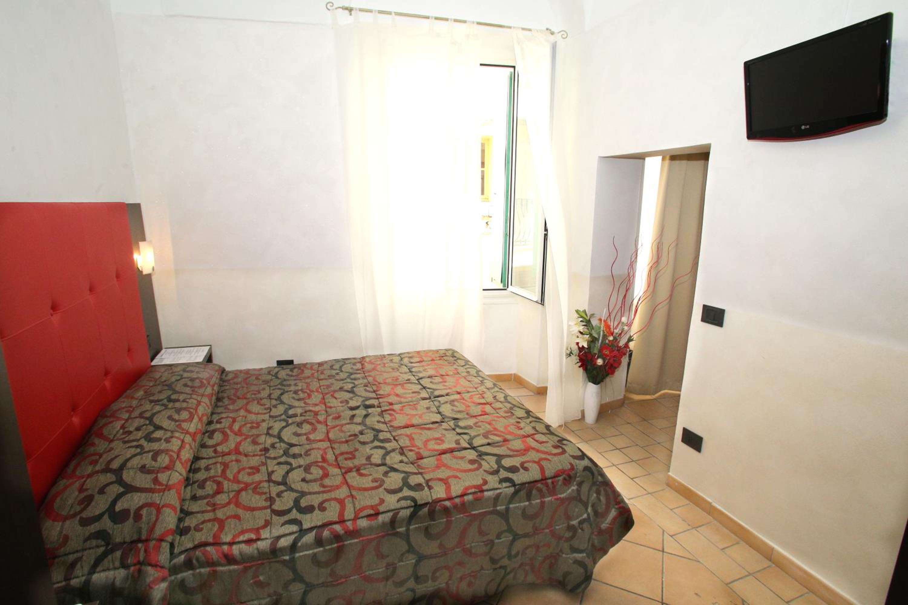 Double or Twin Room - Photo 6