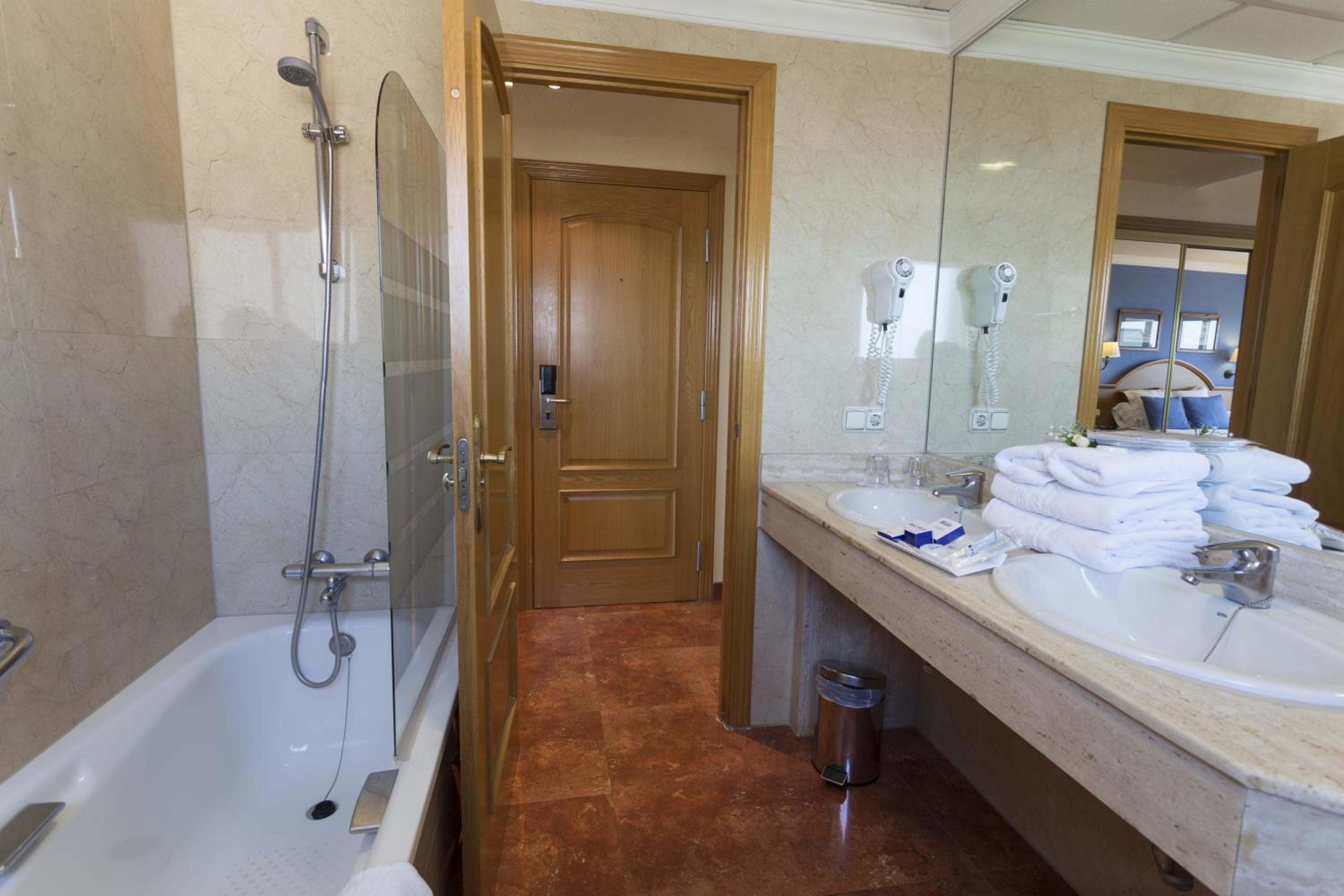 Superior Double Room - Photo 8