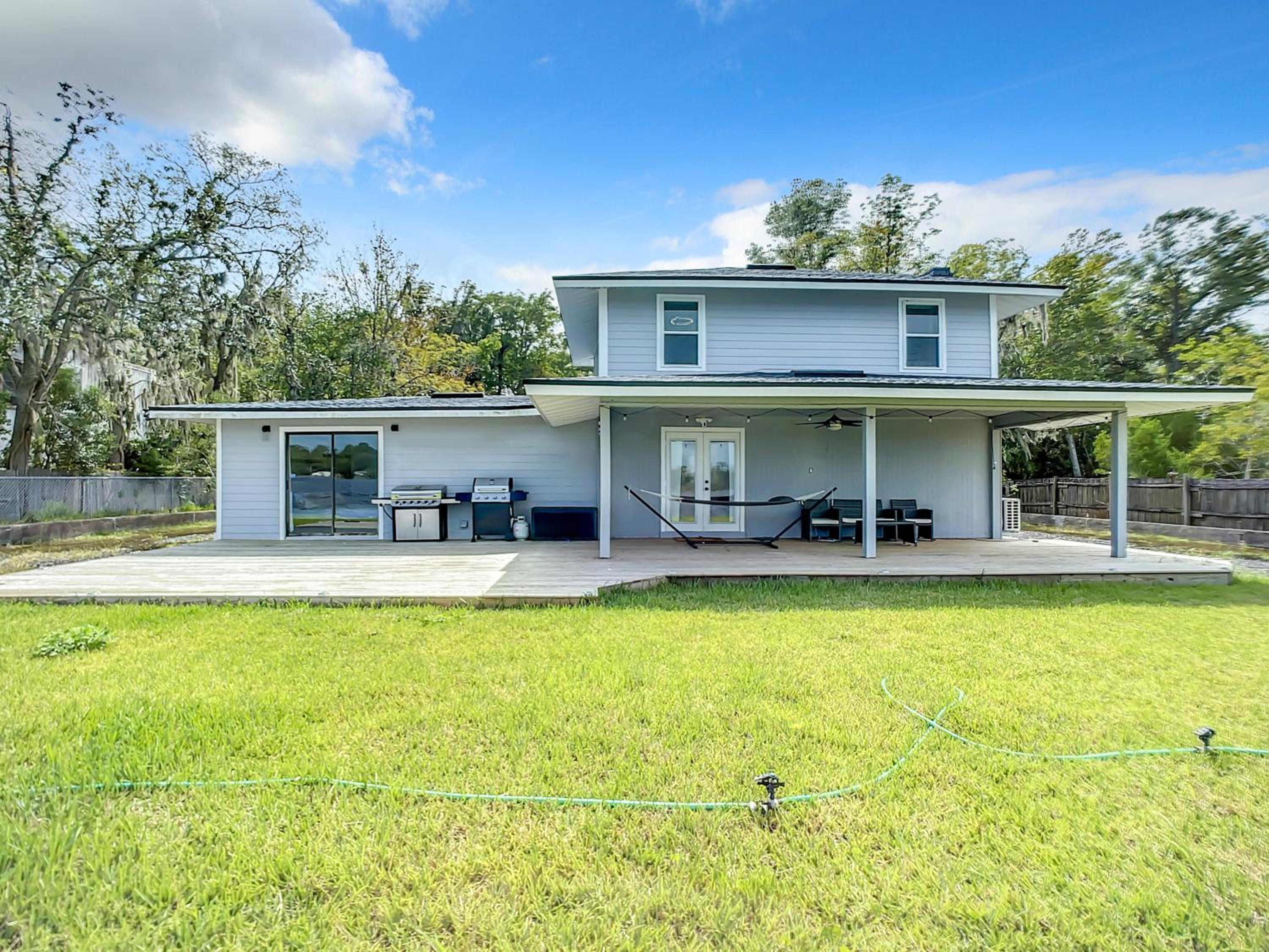 Three-Bedroom House photo 2