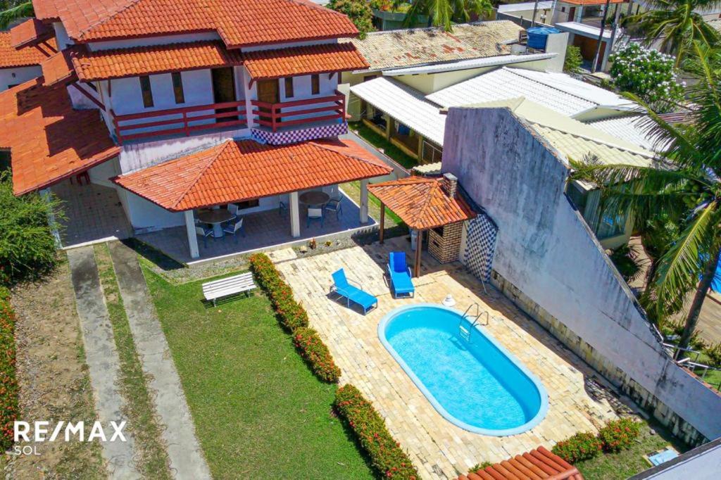 Five-Bedroom House photo 2