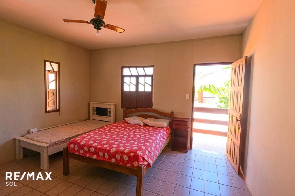 Five-Bedroom House photo 1