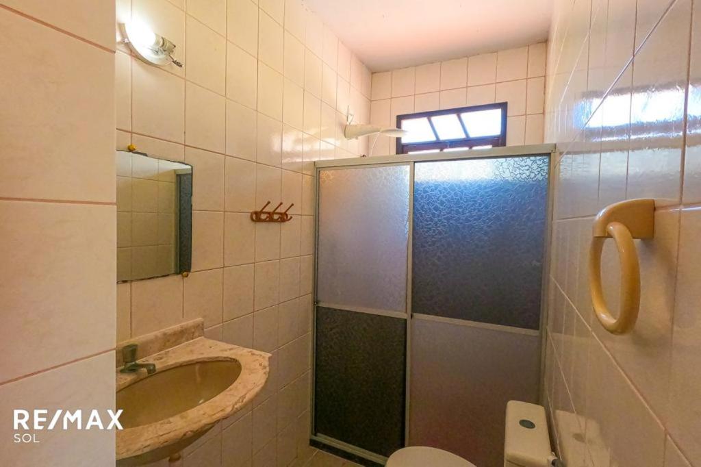 Five-Bedroom House photo 3