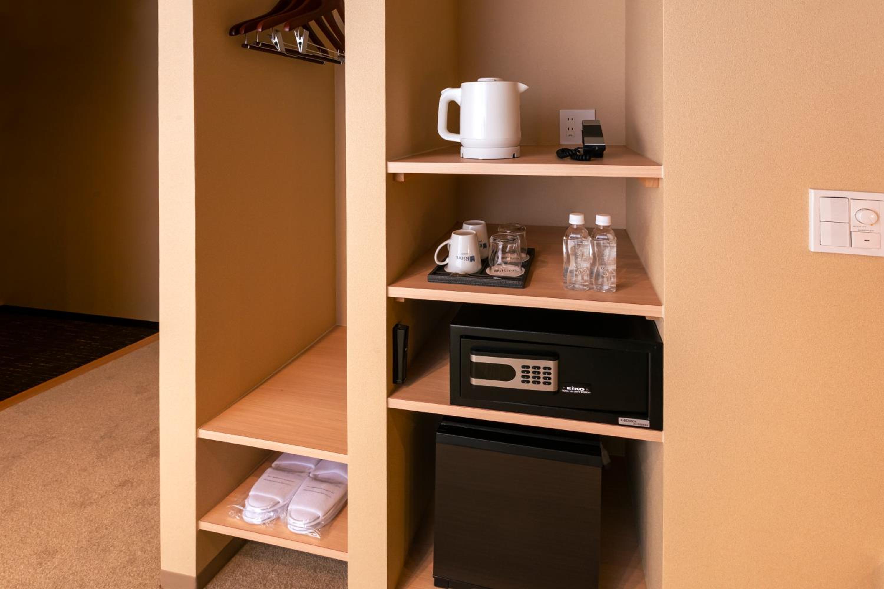 Queen Room A - Photo 5