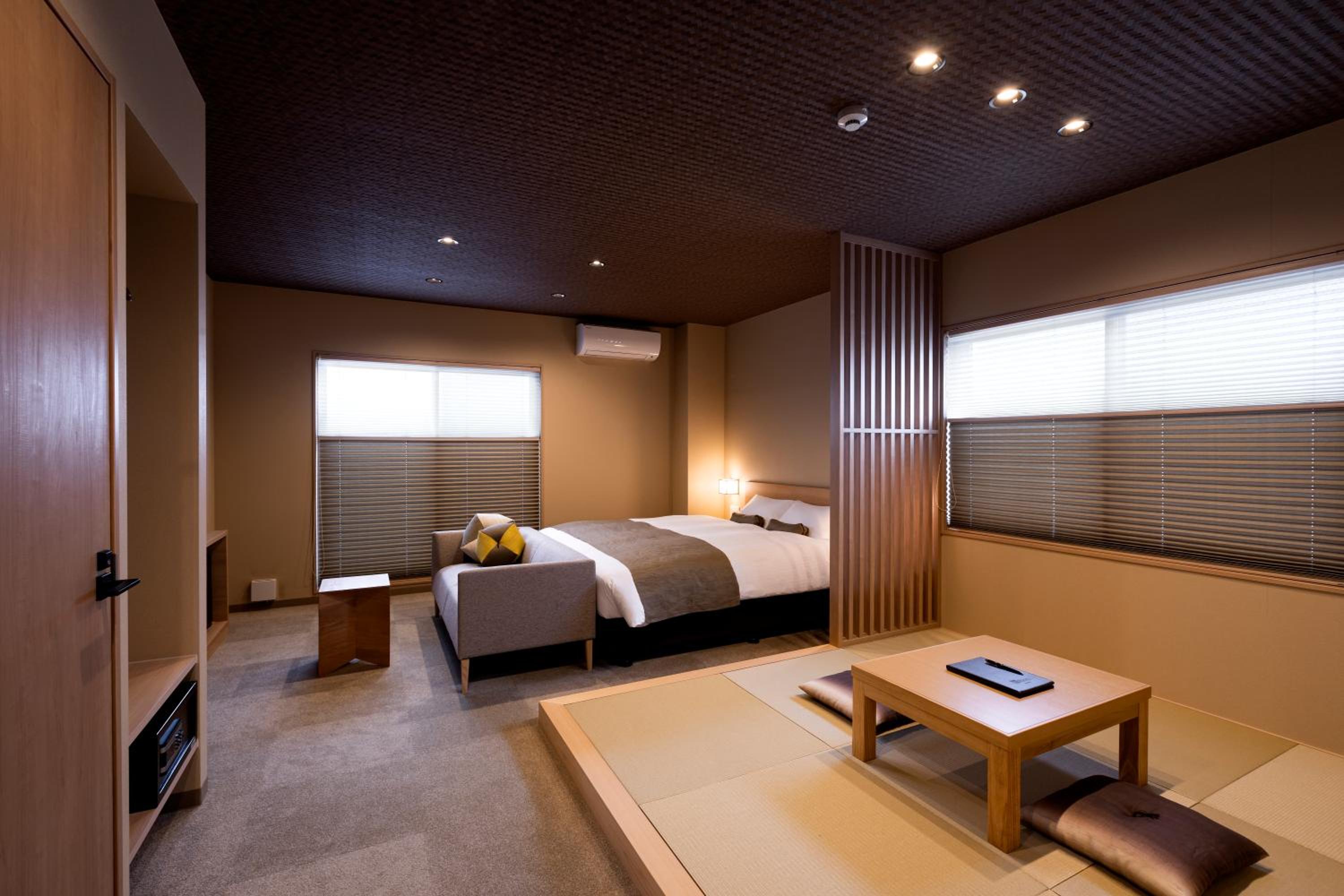 Queen Room B - Photo 1