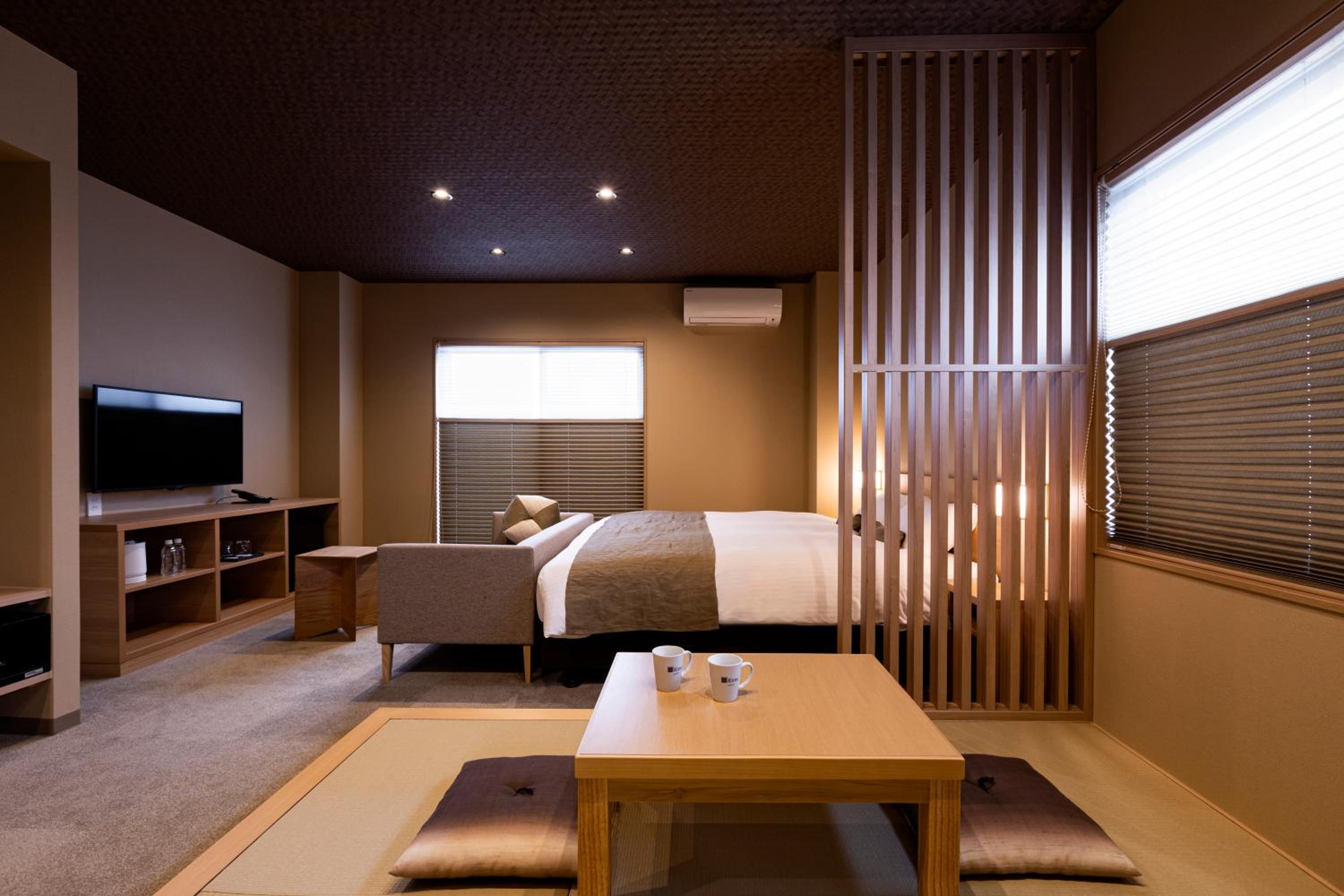 Queen Room B - Photo 12