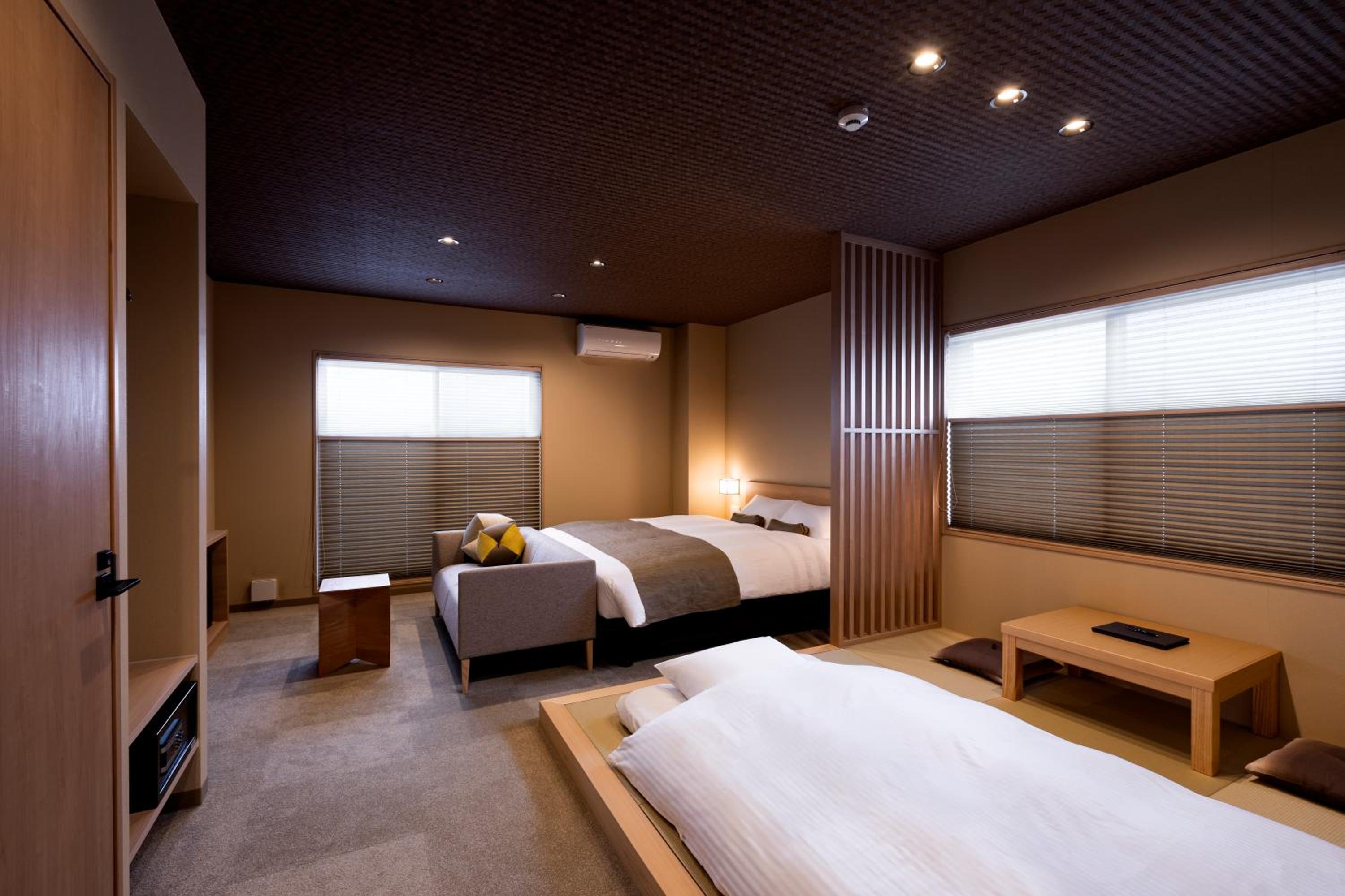 Queen Room B - Photo 11