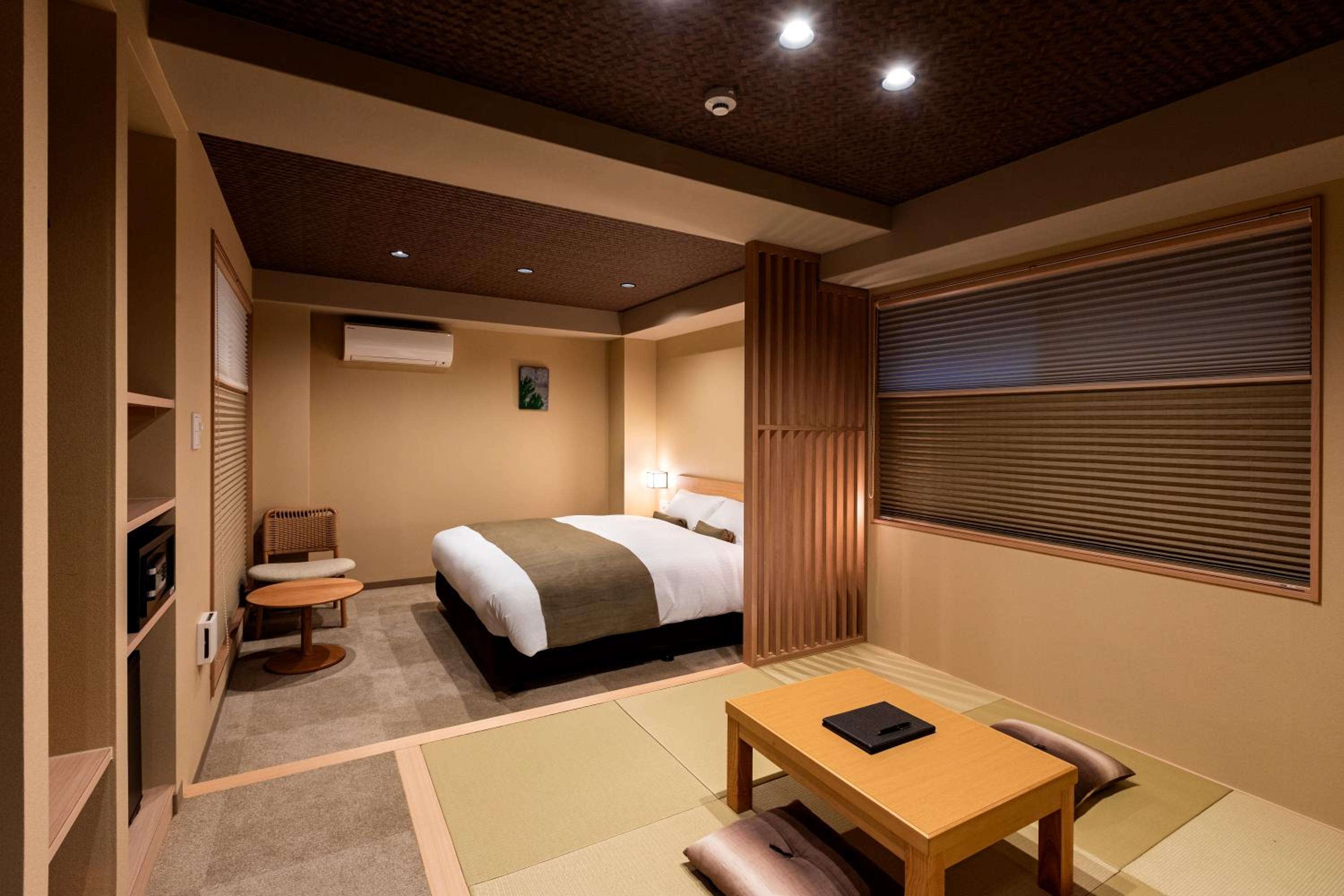 Queen Room A - Photo 1