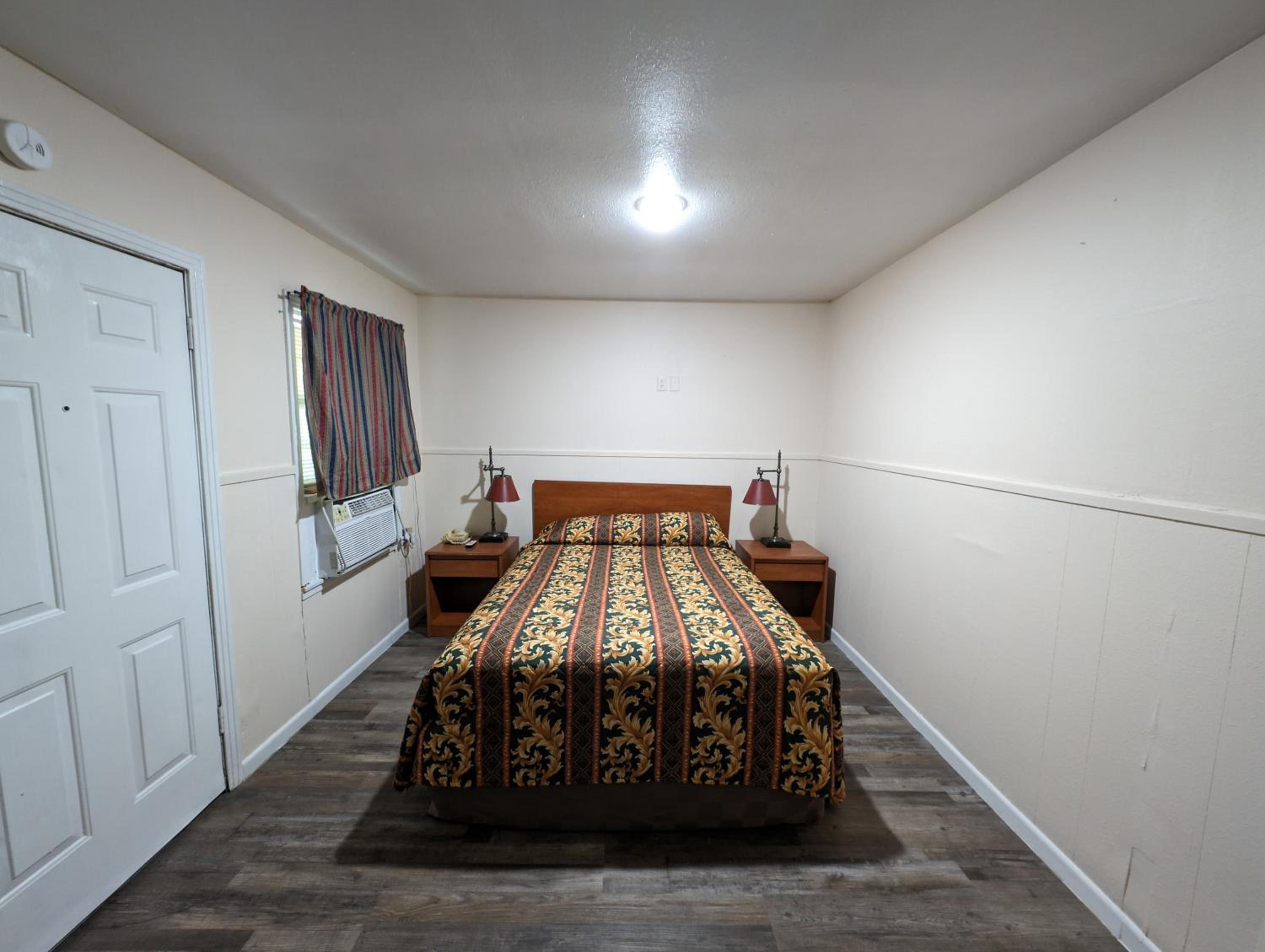Queen Room photo 3