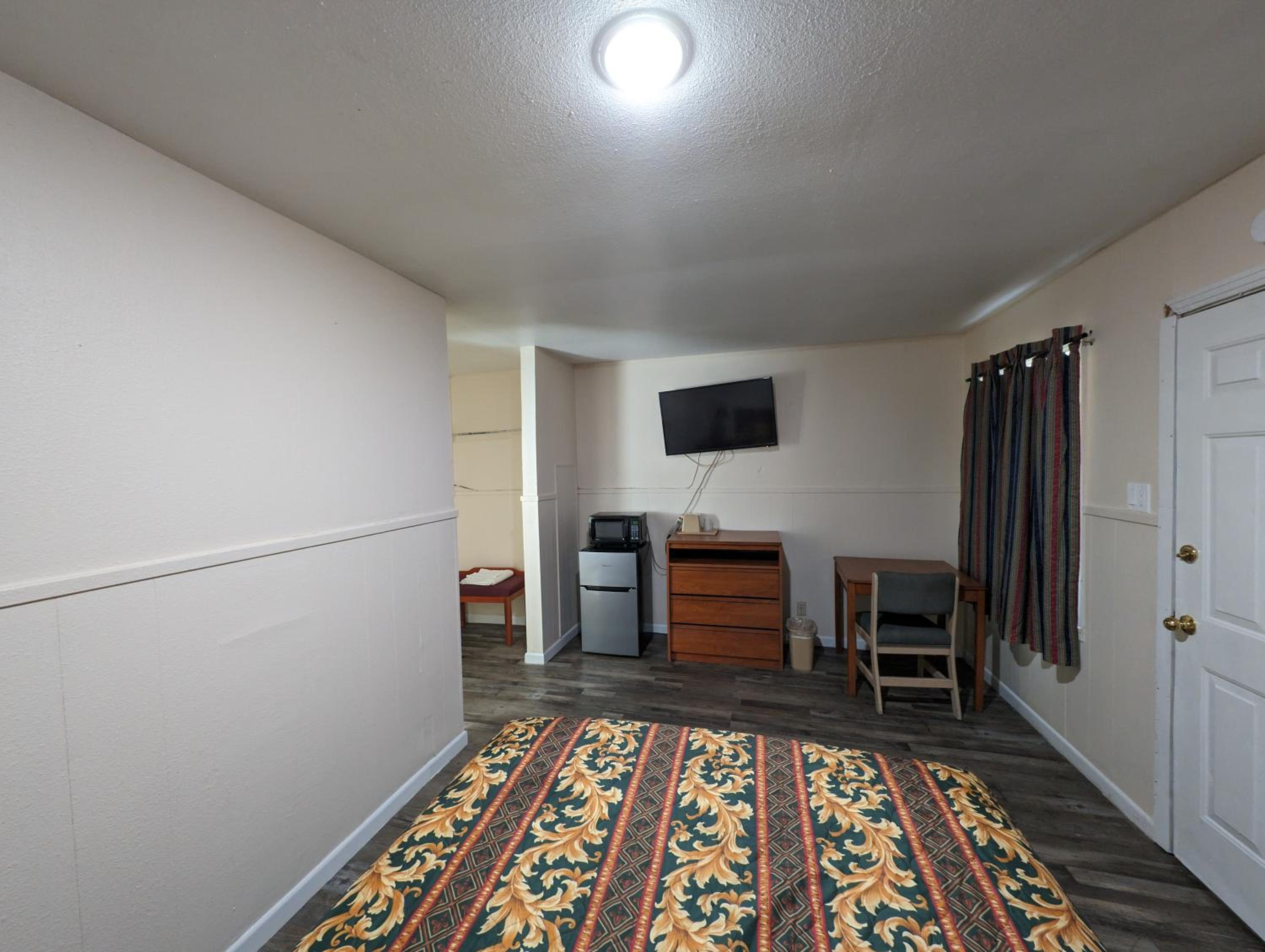 Queen Room photo 1
