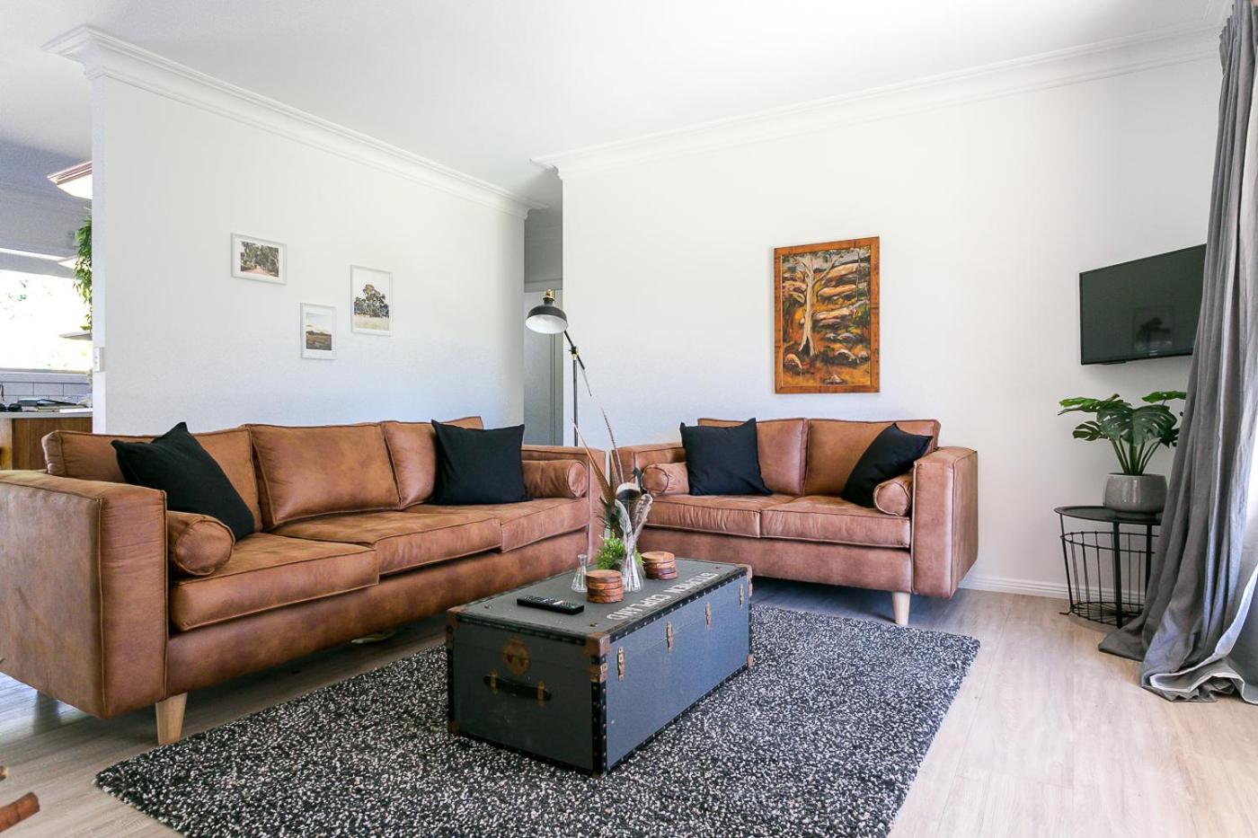 Three-Bedroom House photo 2