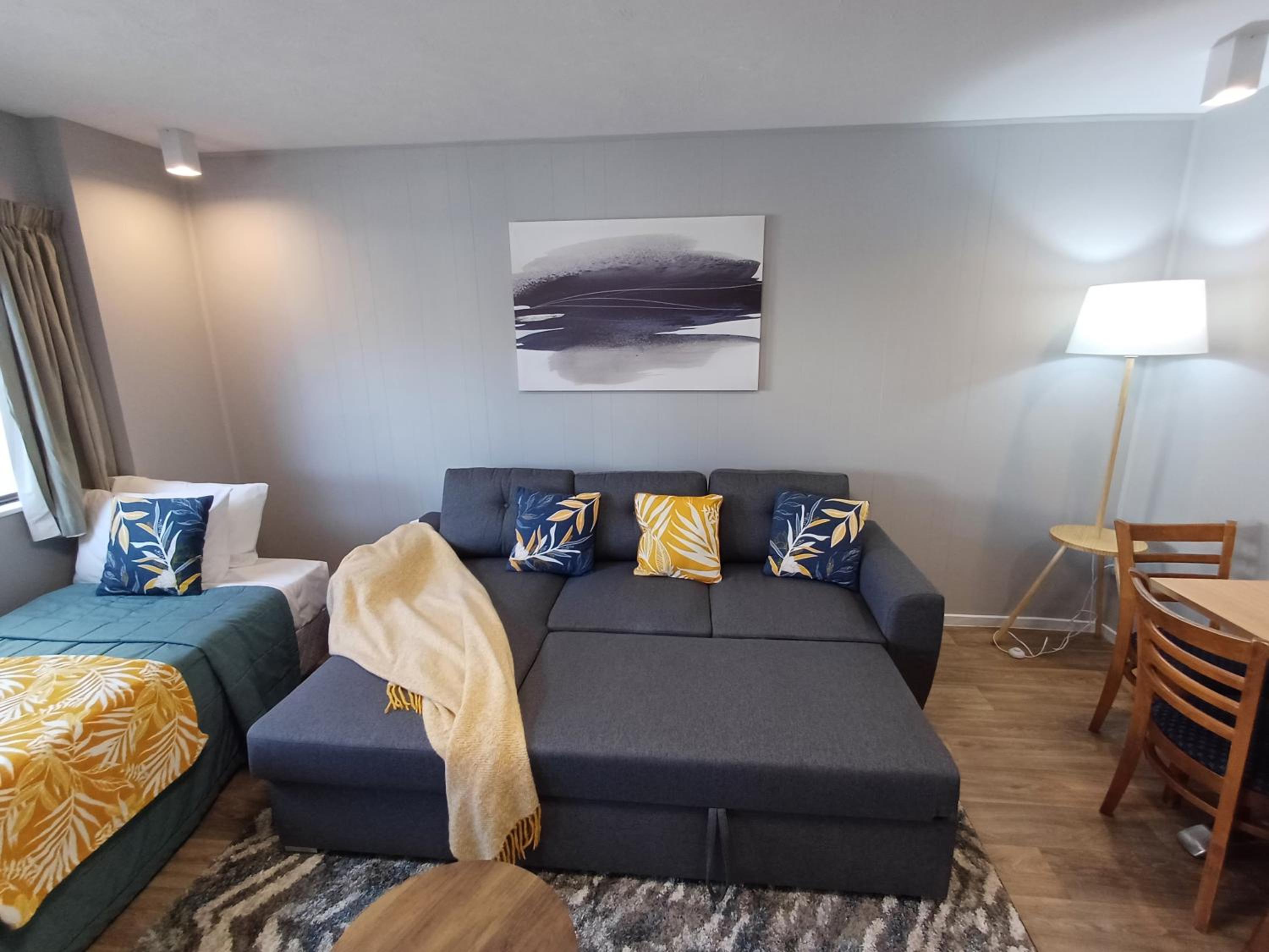 One-Bedroom Apartment - Photo 6