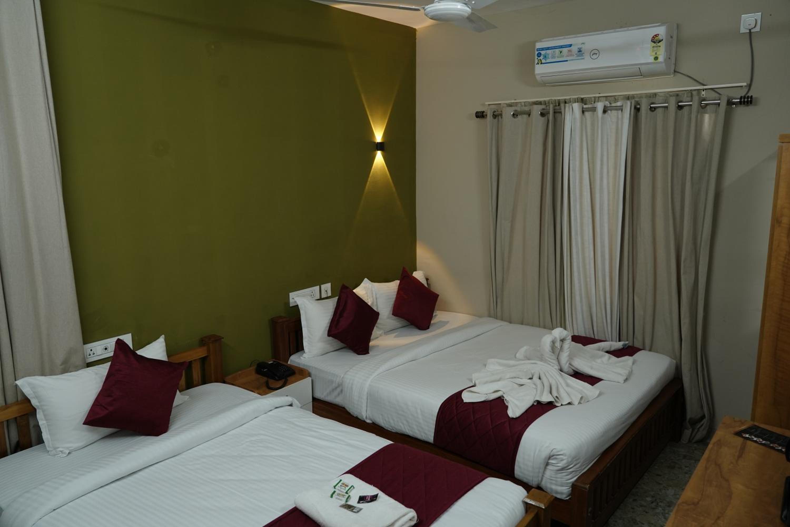 Deluxe Triple Room - Photo 1