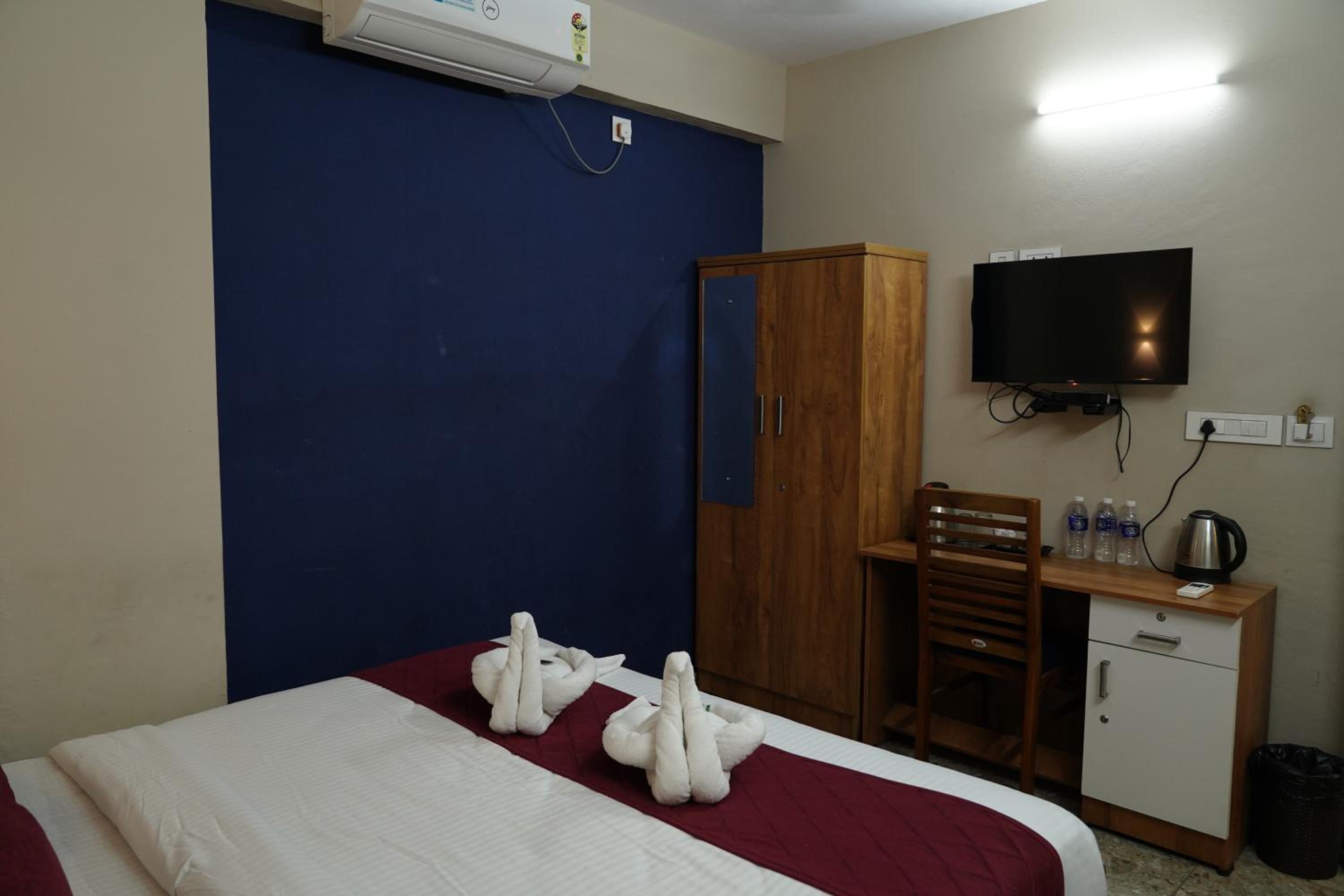 Deluxe King Room - Photo 4