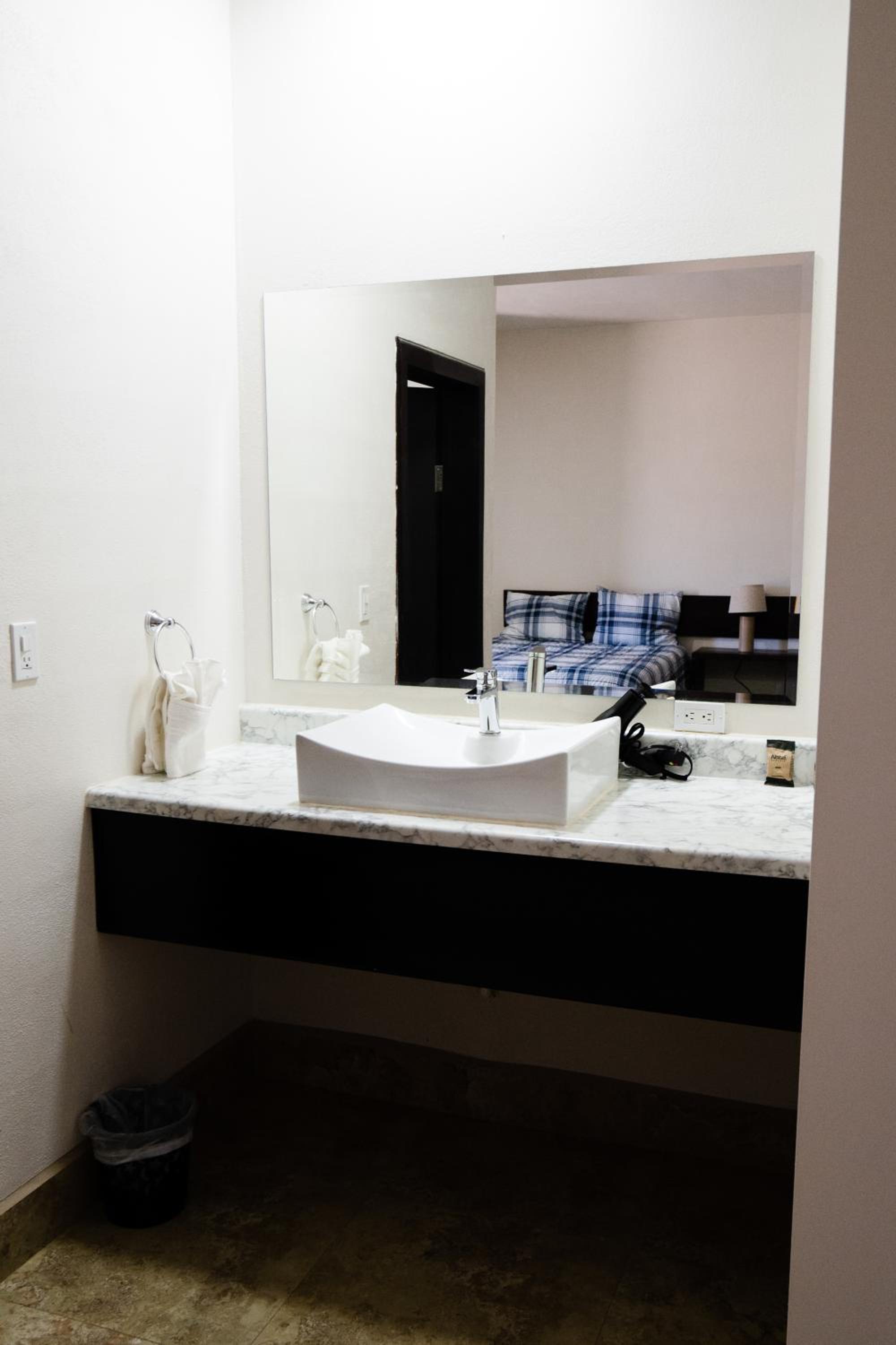 Large Double Room - Photo 51