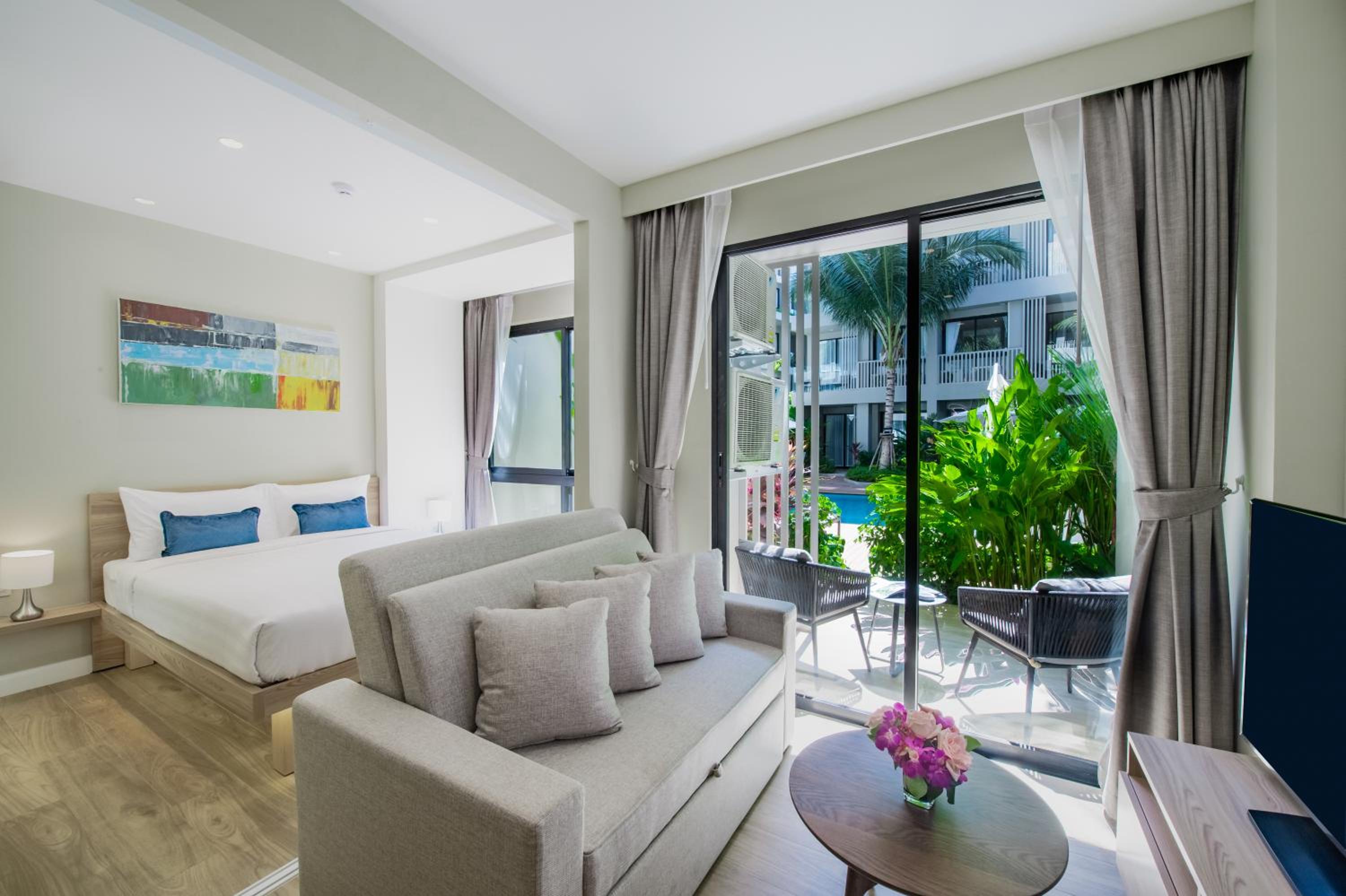 Grand Deluxe Suite Pool Terrace - Photo 1