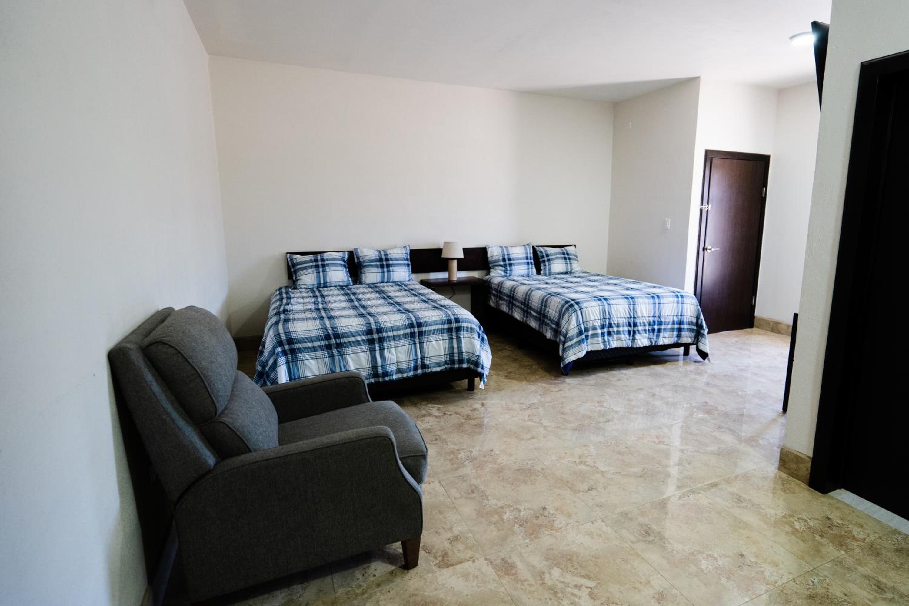 Large Double Room - Photo 47