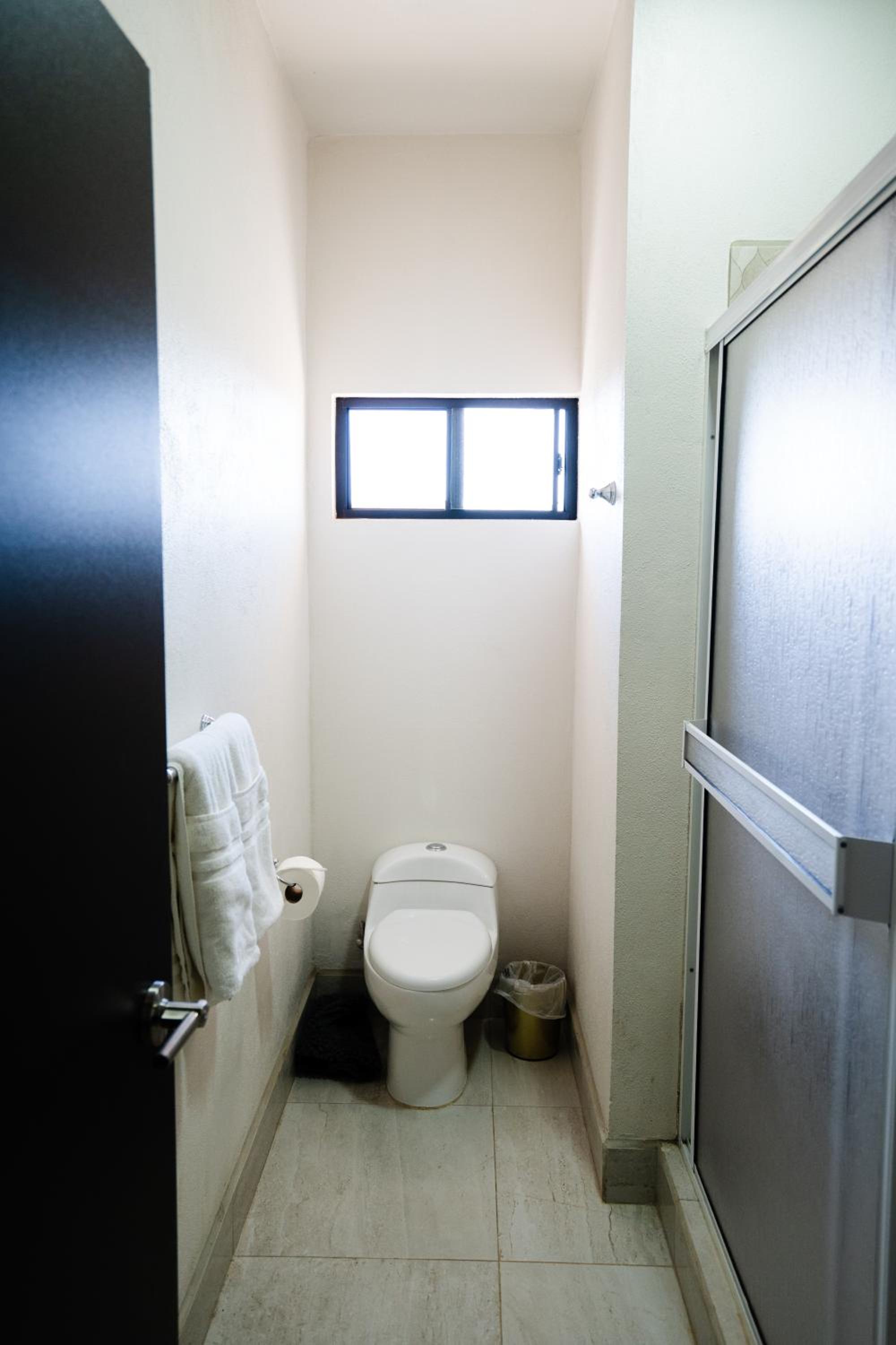 Large Double Room - Photo 22