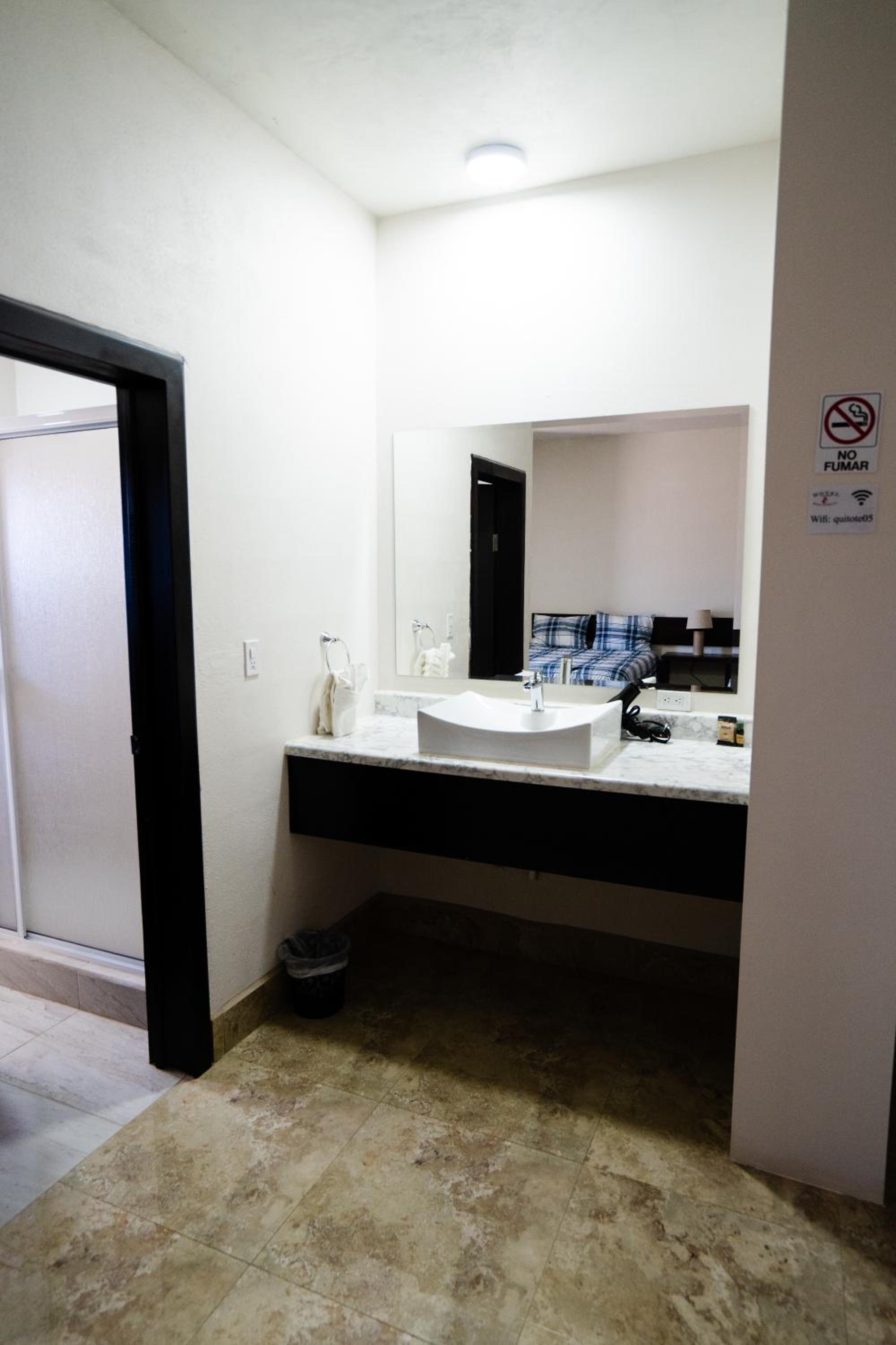Large Double Room - Photo 18
