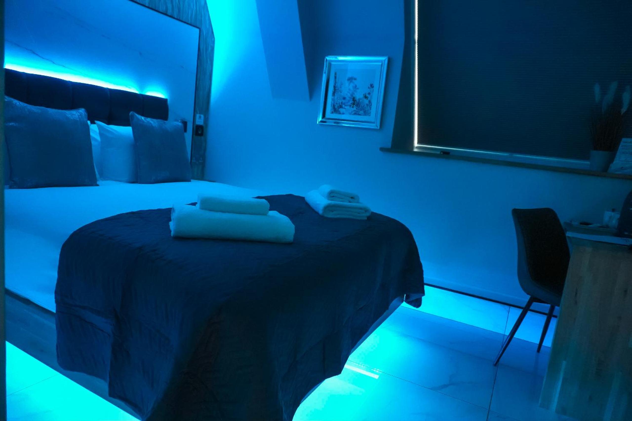 Deluxe King Room - Photo 4