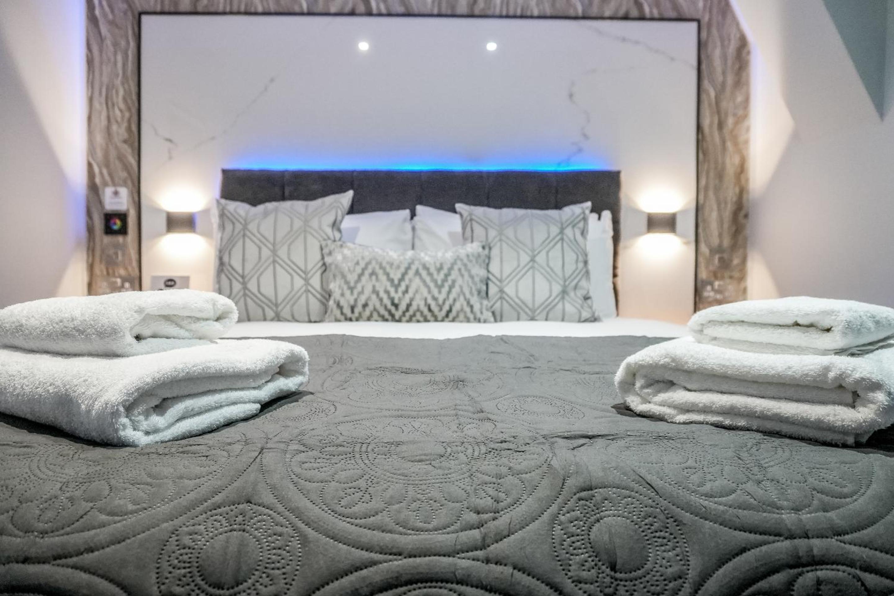 Superior King Room - Photo 15