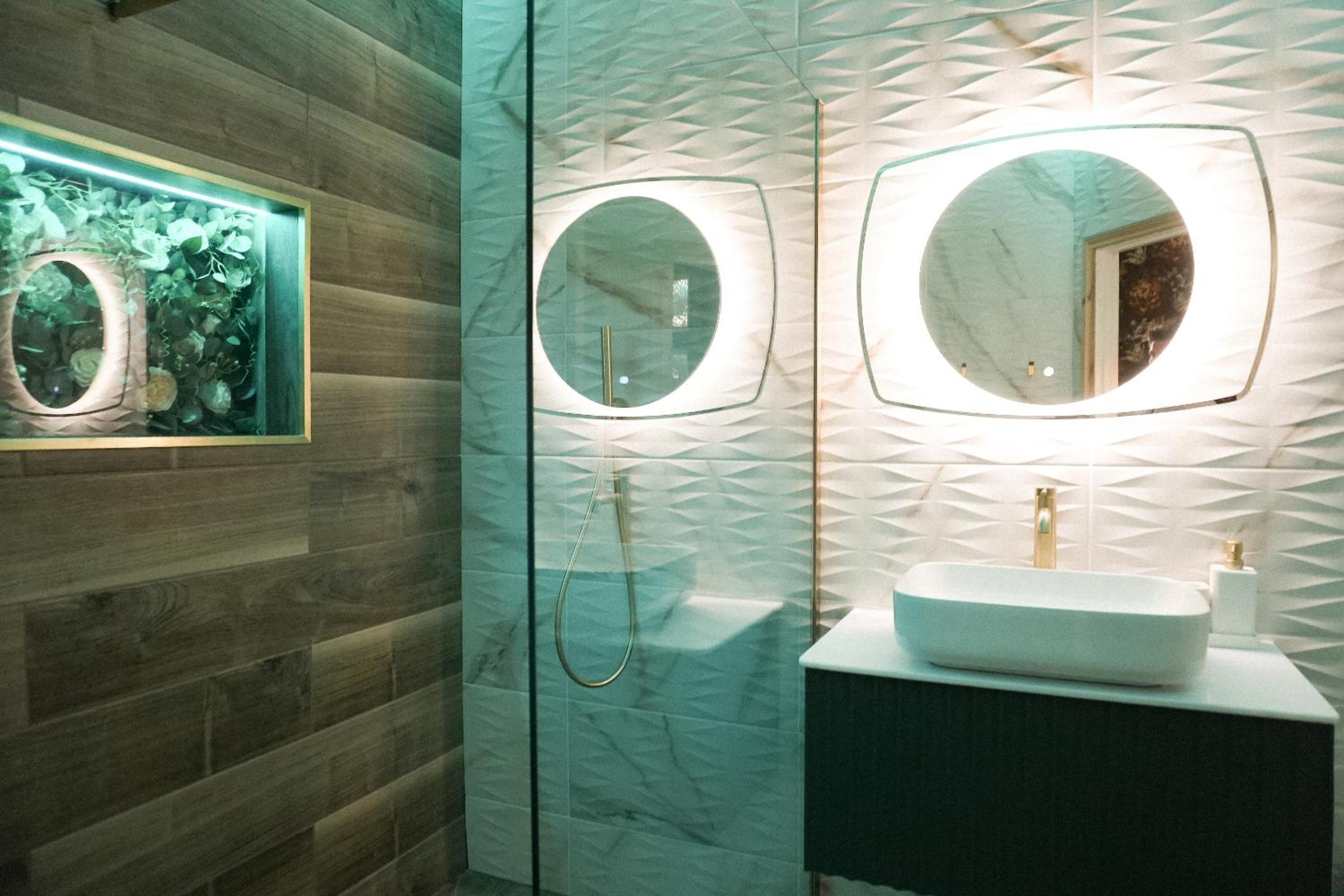 Superior Suite - Photo 5