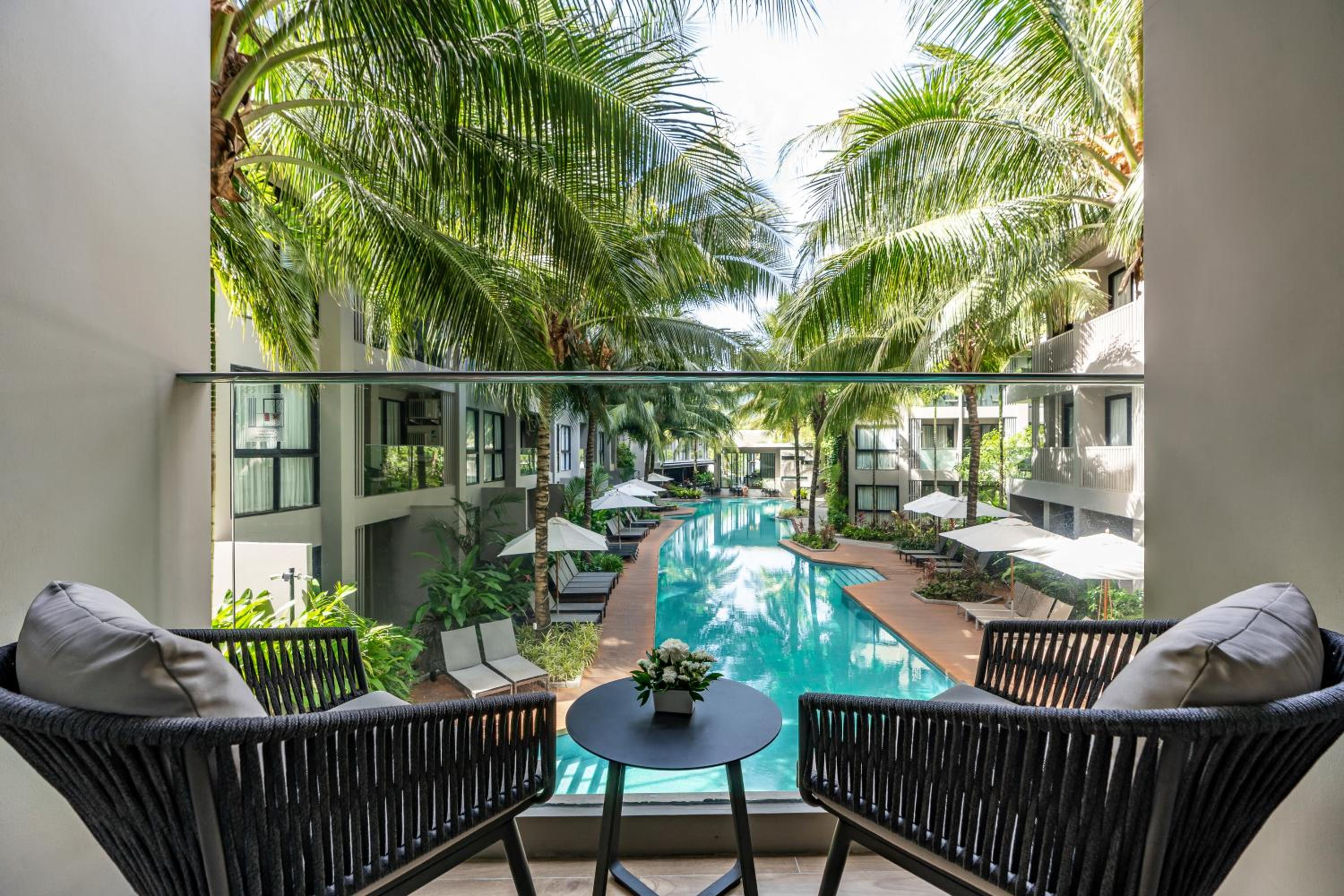 Grand Deluxe Suite Pool View - Photo 2