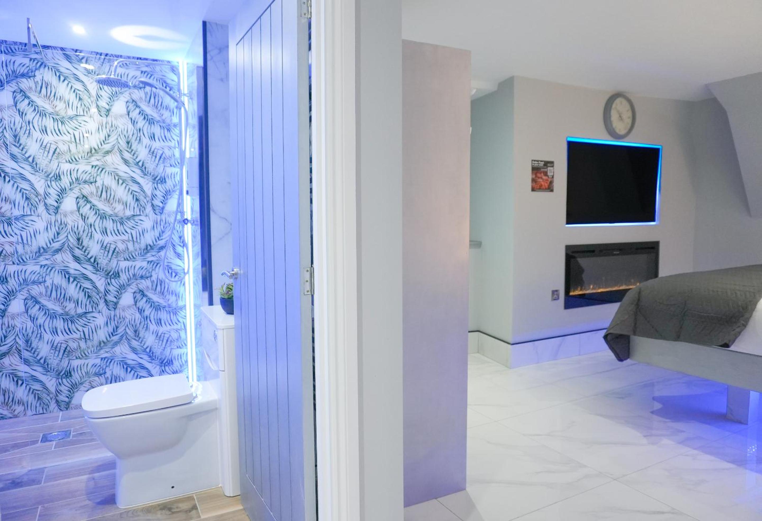 Superior King Room - Photo 16