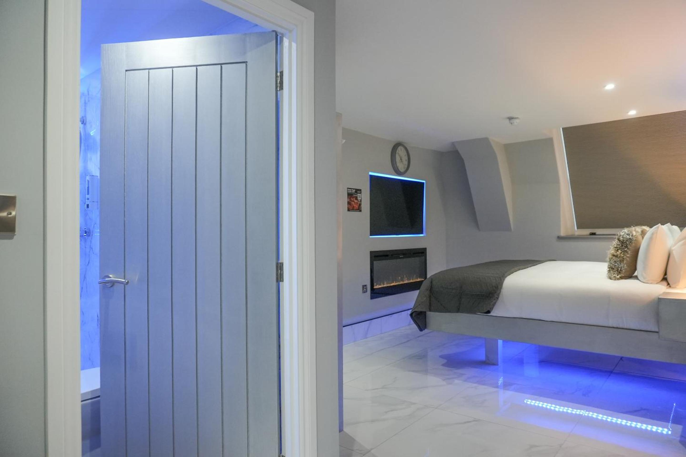 Superior King Room - Photo 18