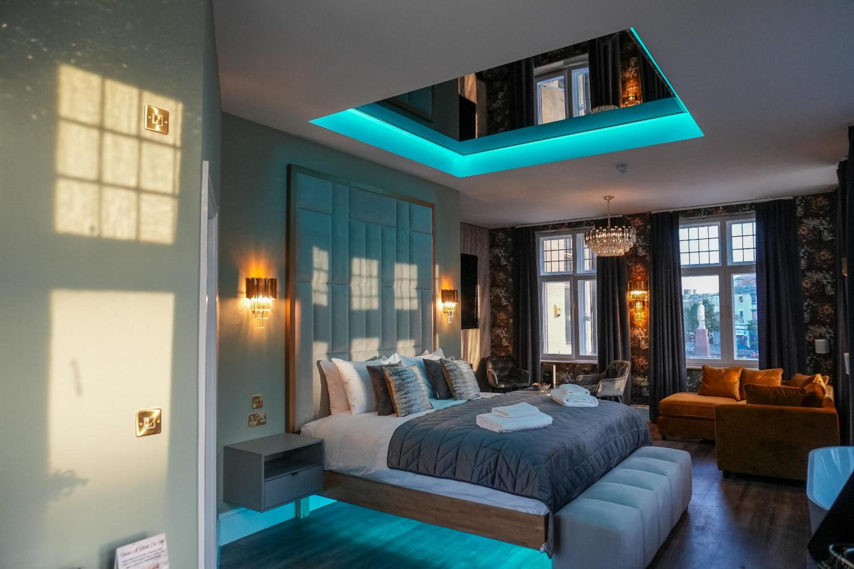 Superior Suite - Photo 3